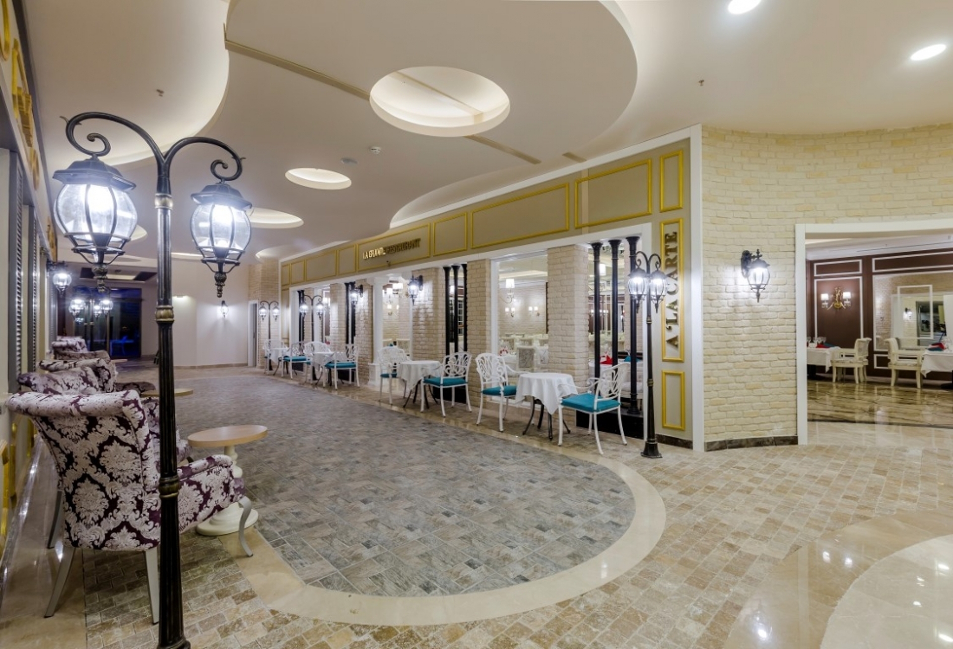 Castival Hotel Side 32