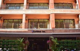 Outdoor Inn & Restaurant Kata