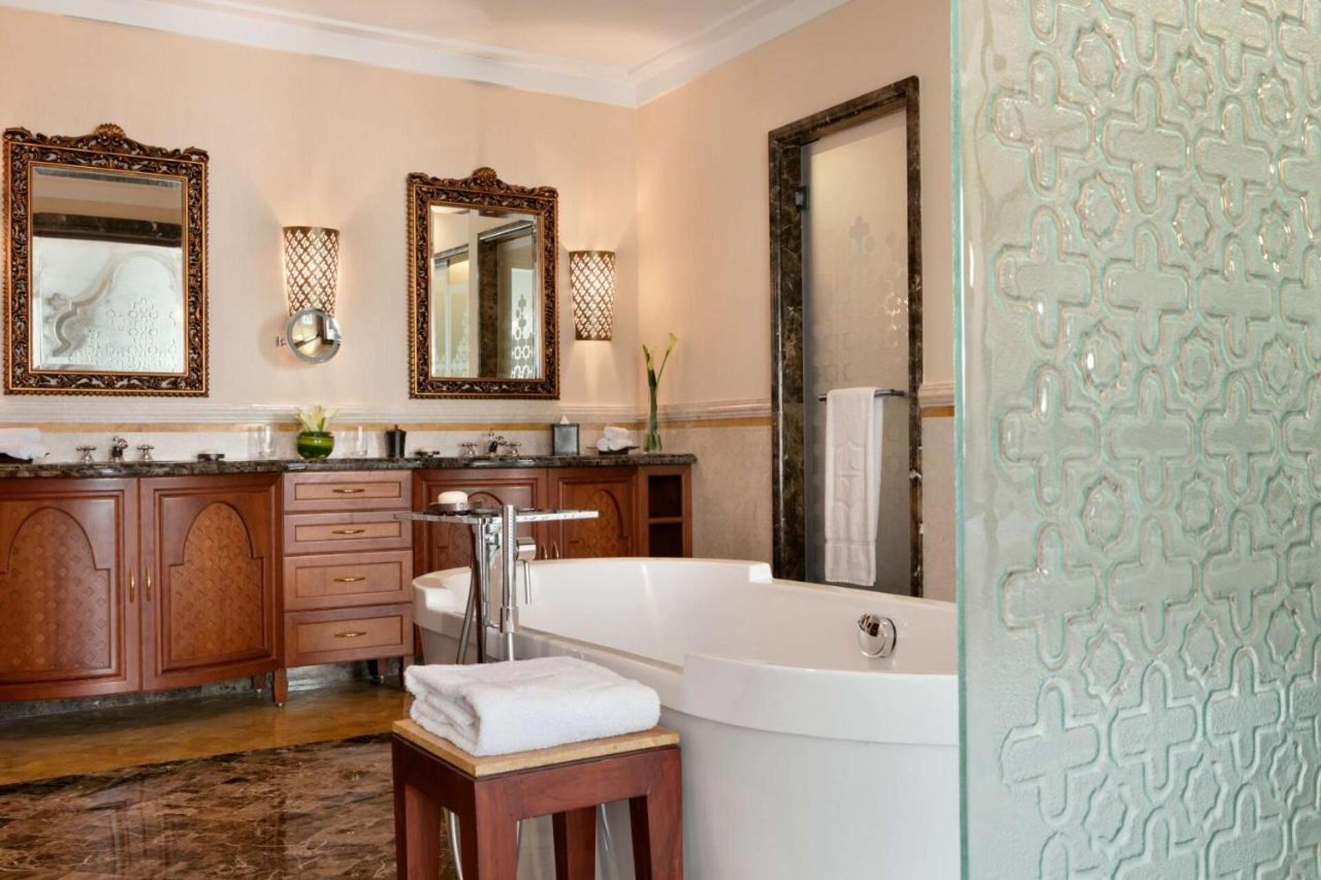 Shangri-La Hotel, Qaryat Al Beri, Abu Dhabi 5* 21