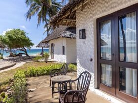Jacaranda Indian Ocean Beach Resort  4*