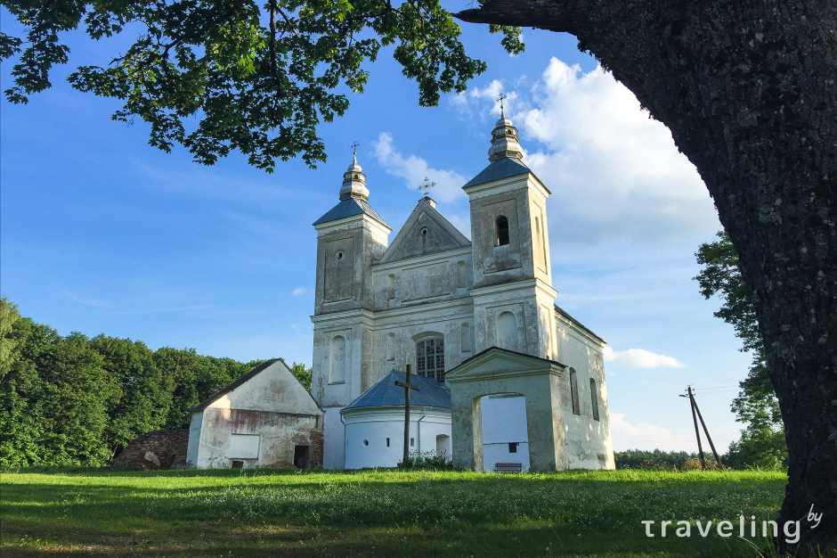 Крестовоздвиженский костел в Шарковщине фото