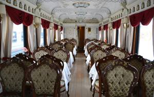 В России запустили туристический поезд в императорском стиле