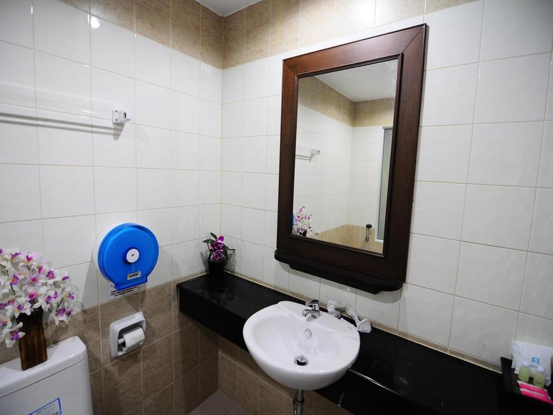 YK Patong Resort 3* 9