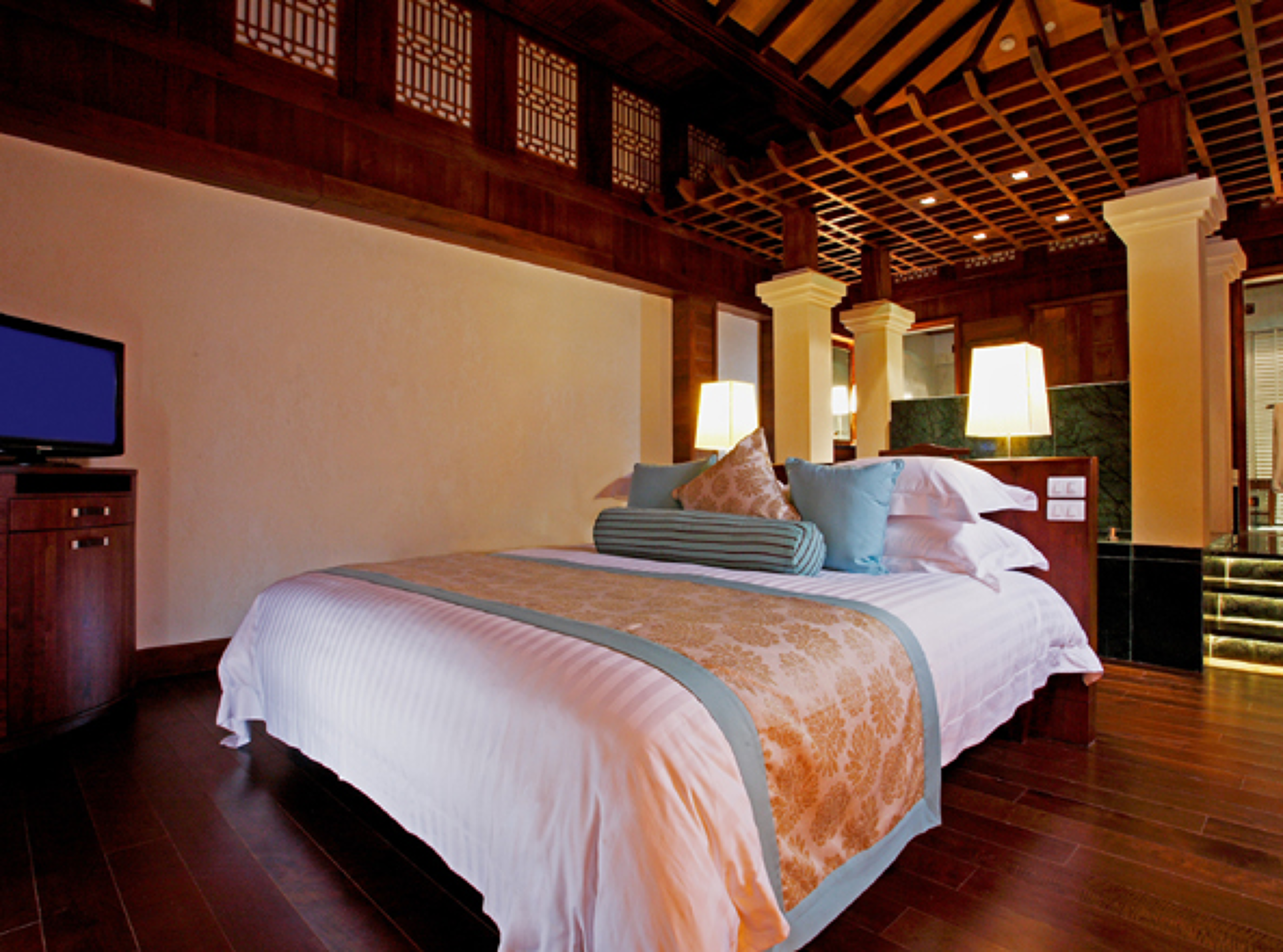 Centara Grand Beach Resort Phuket 4