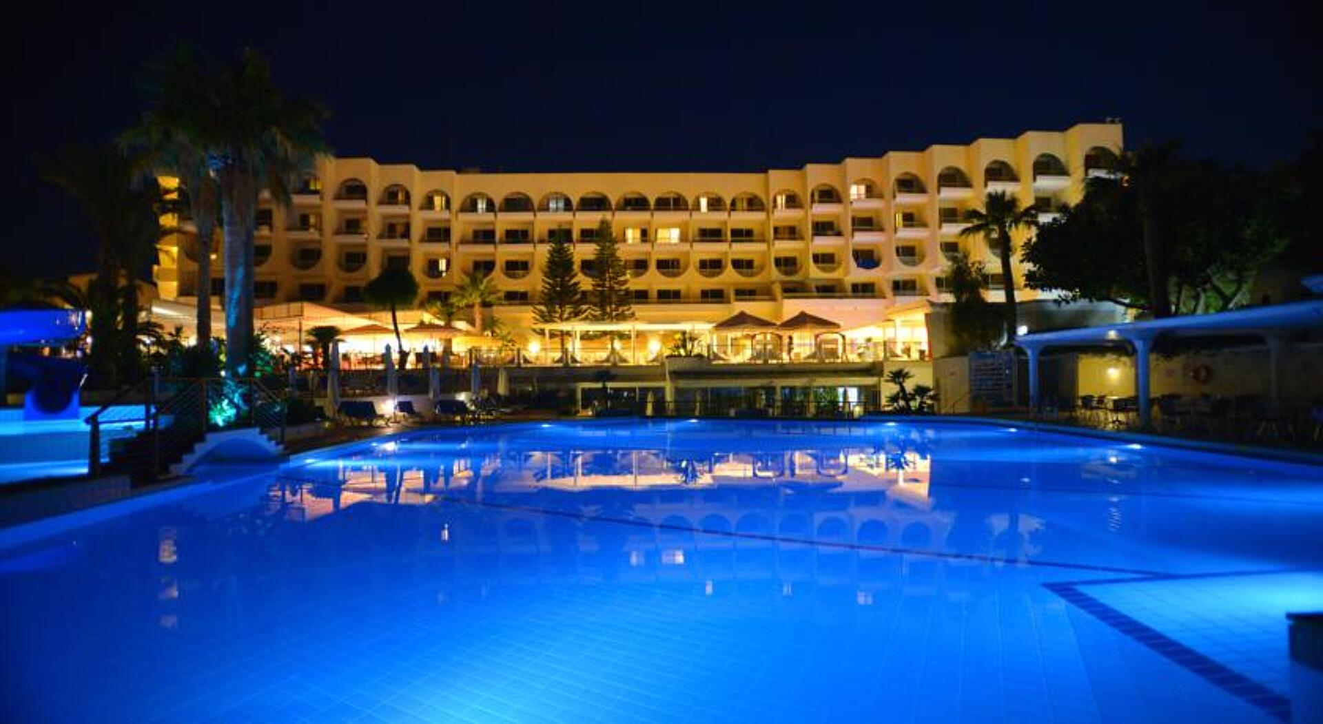 Golden Coast Beach 4* 6
