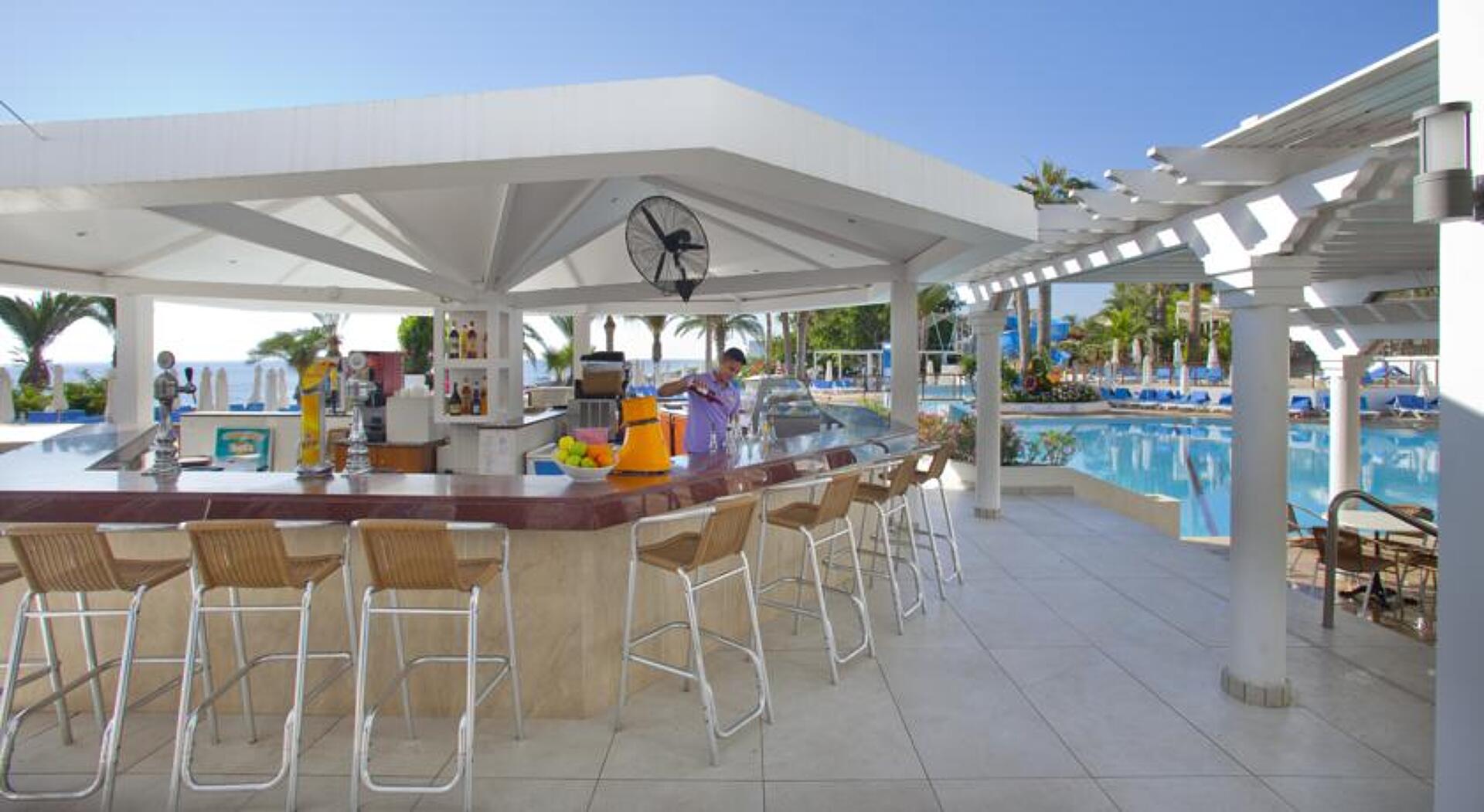 Golden Coast Beach 4* 7