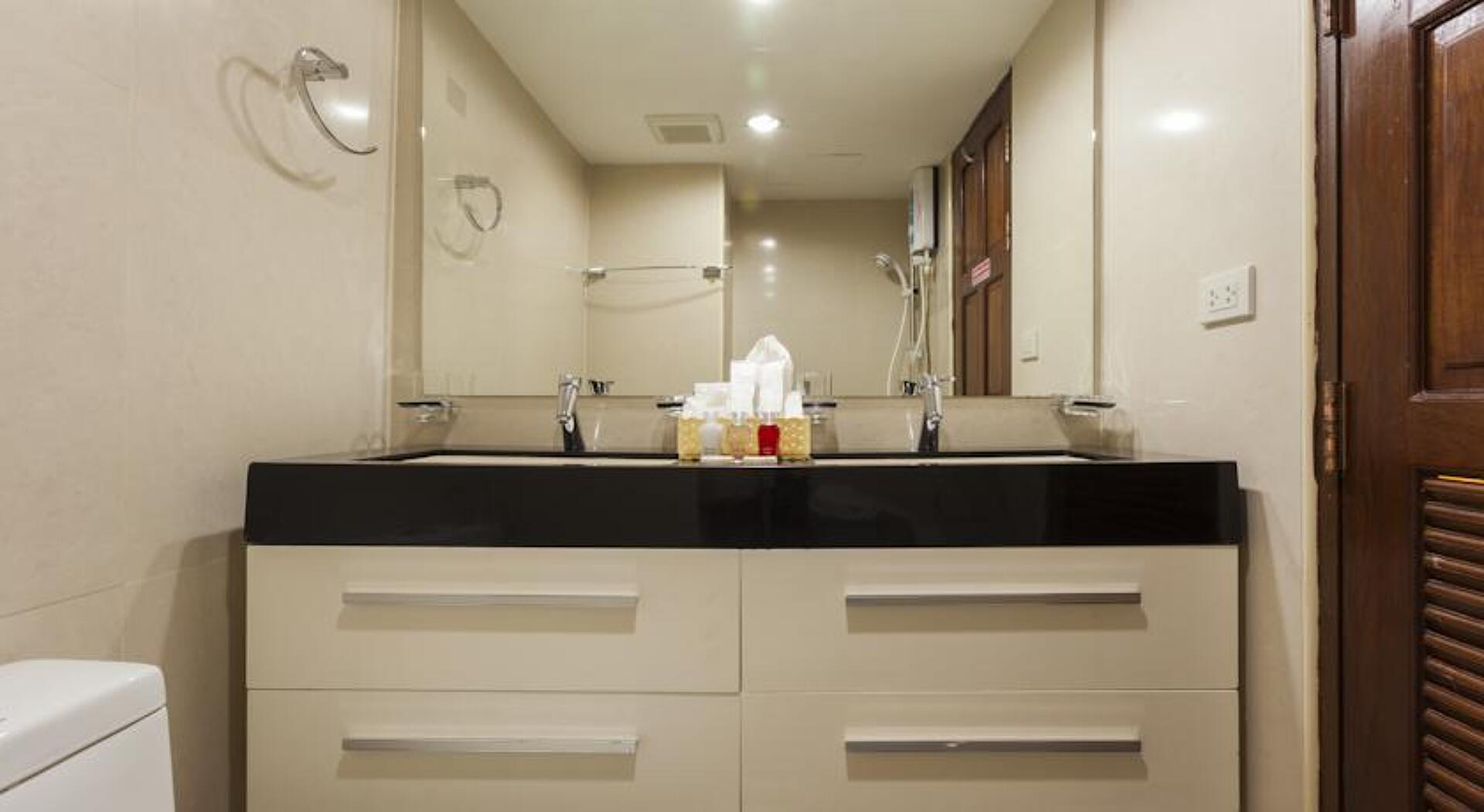 Patong Max Value Hotel 3* 6