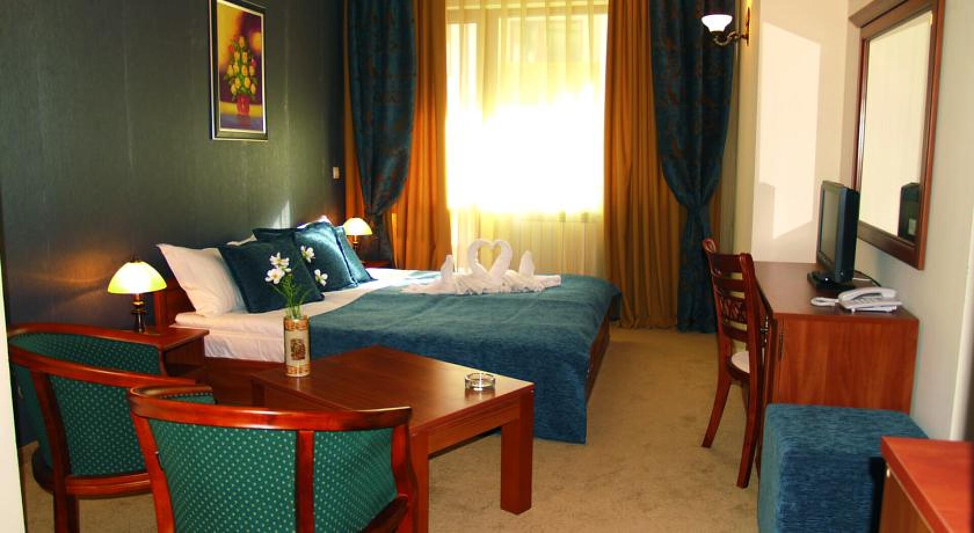 Emerald 4* 6