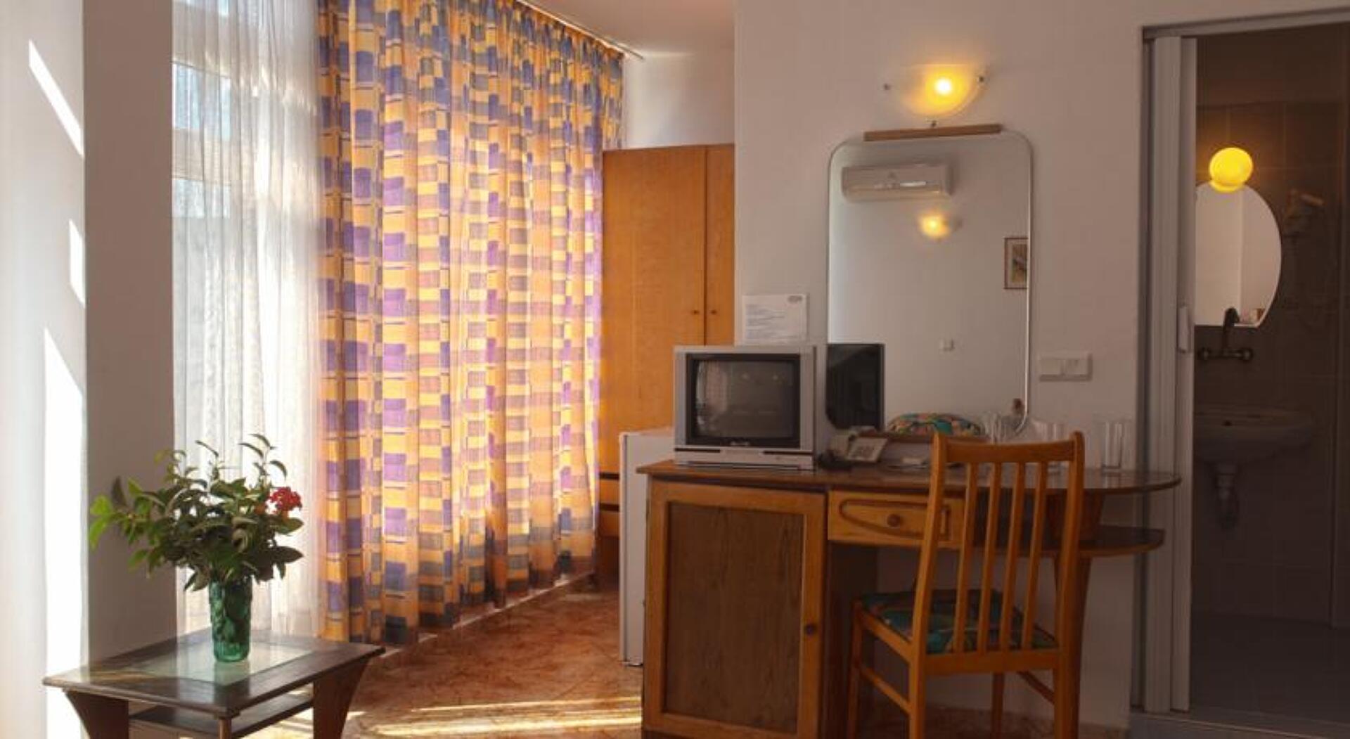 Sunny Varshava 3* 9