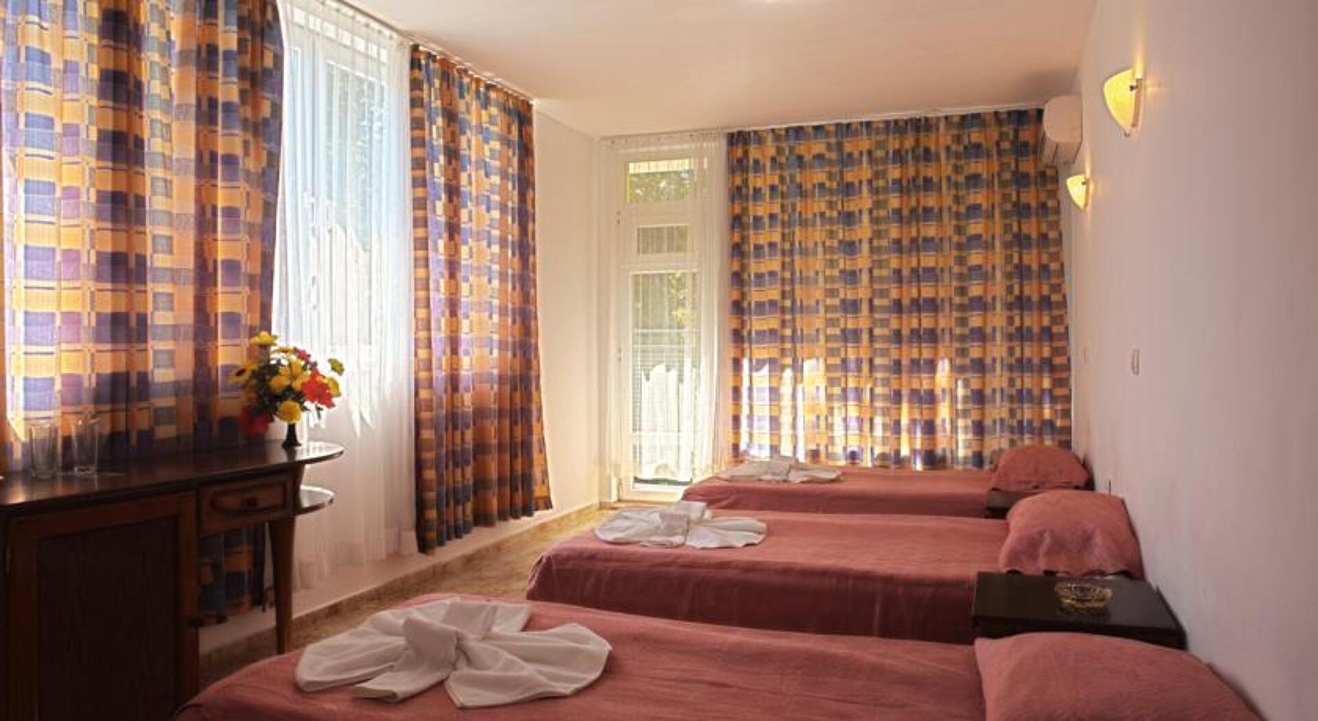 Sunny Varshava 3* 6