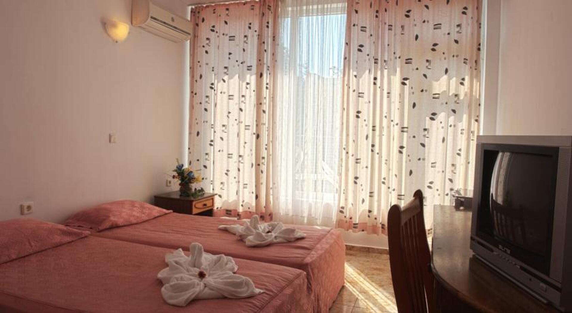 Sunny Varshava 3* 8