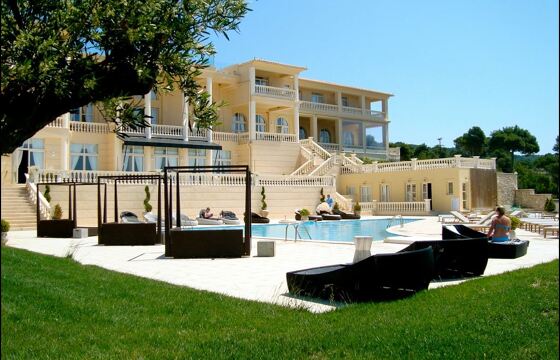 Mabely Grand