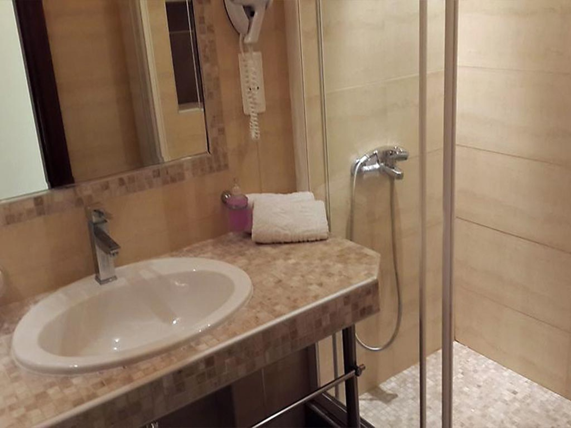 Meliton Inn 3* 18
