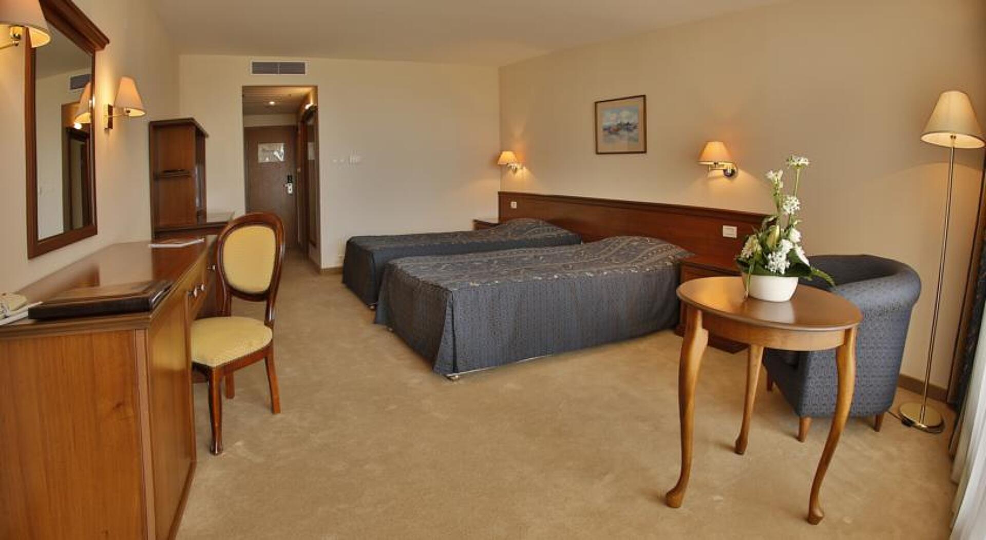 Riviera Beach 5* 6