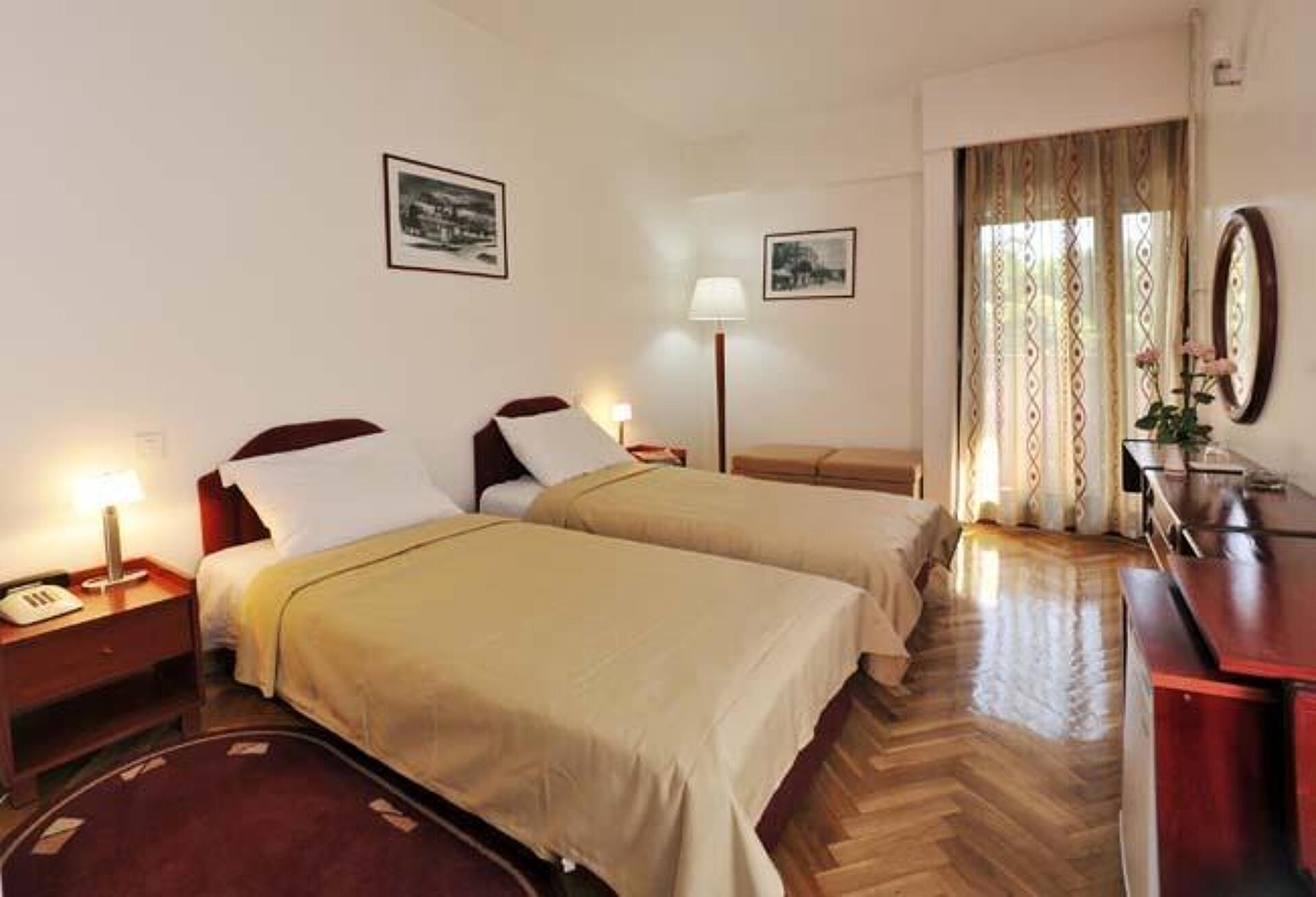 Grand Cetinje 3* 13