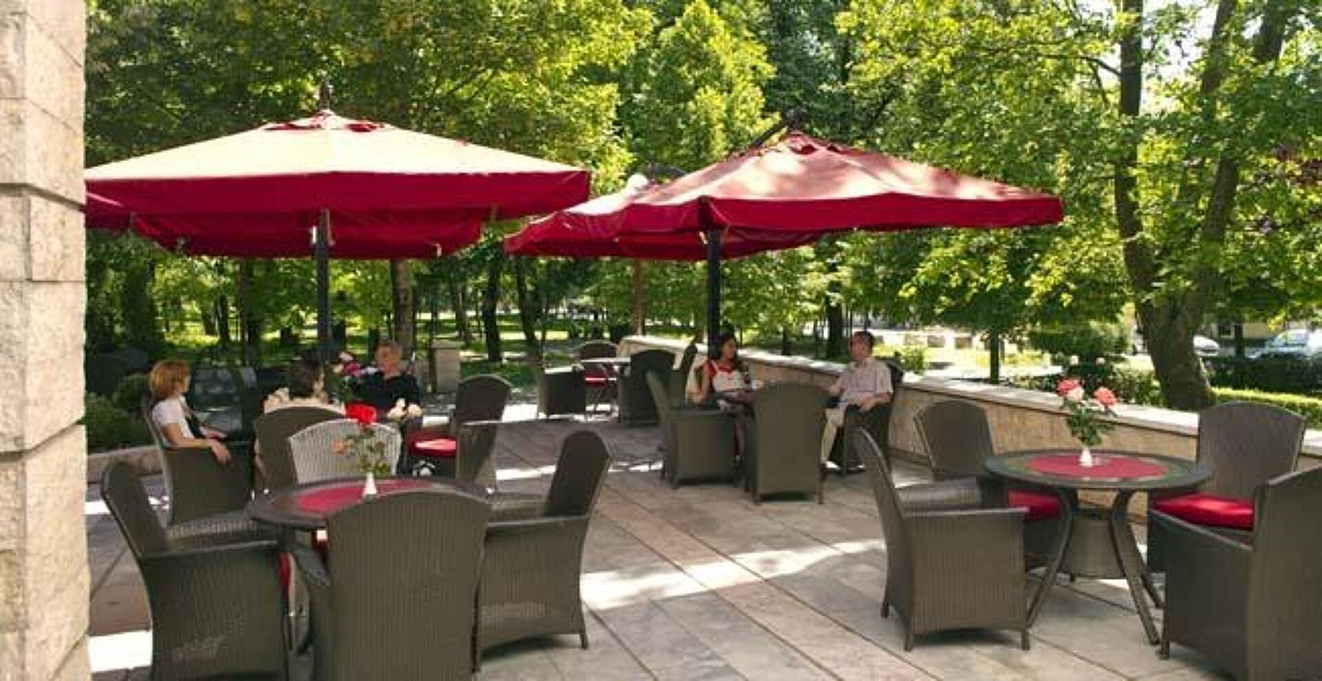 Grand Cetinje 3* 4