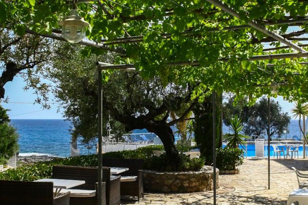 Cardamili Beach 2* 3