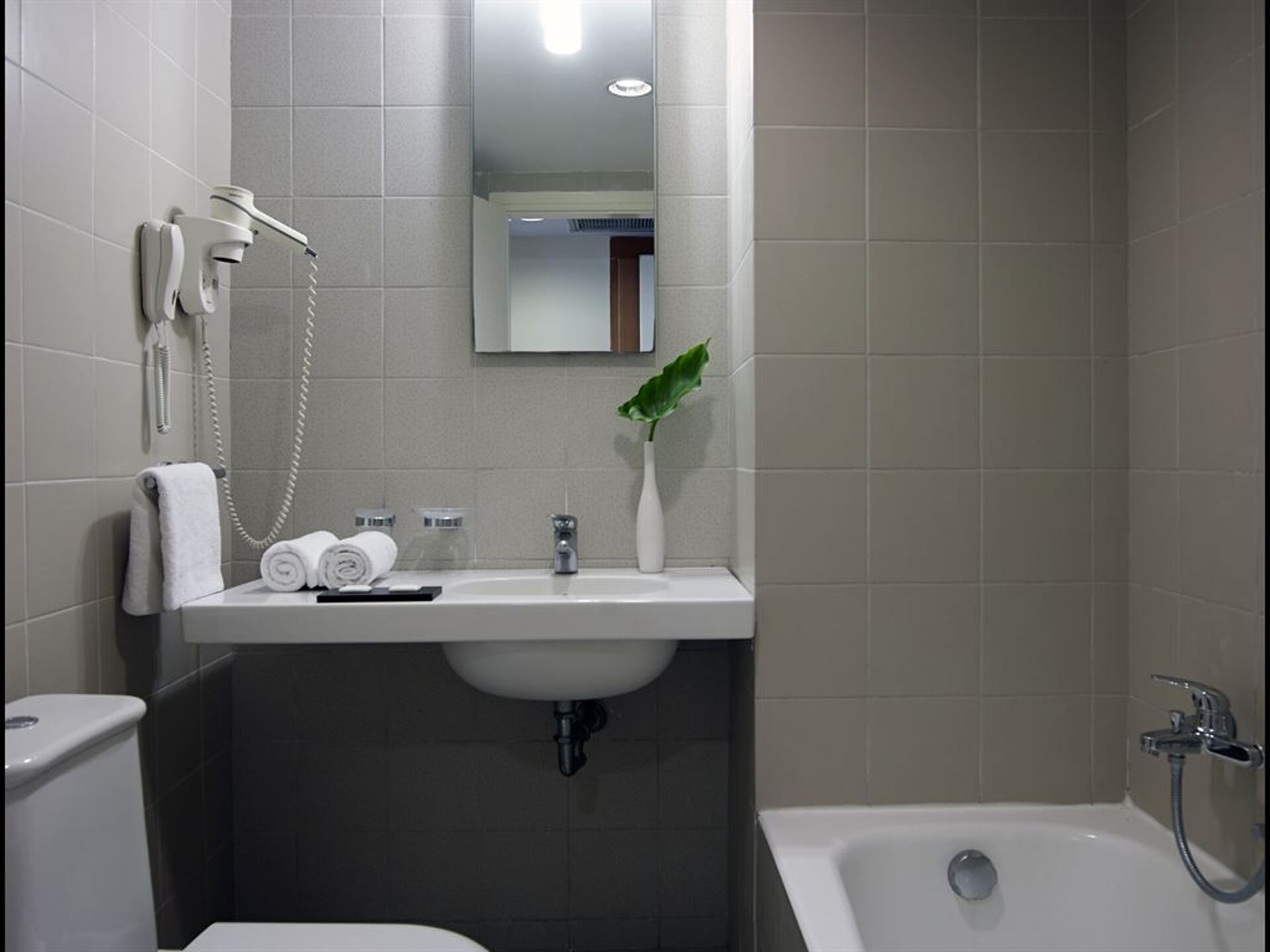 Angela Suites & Lobby 3* 9