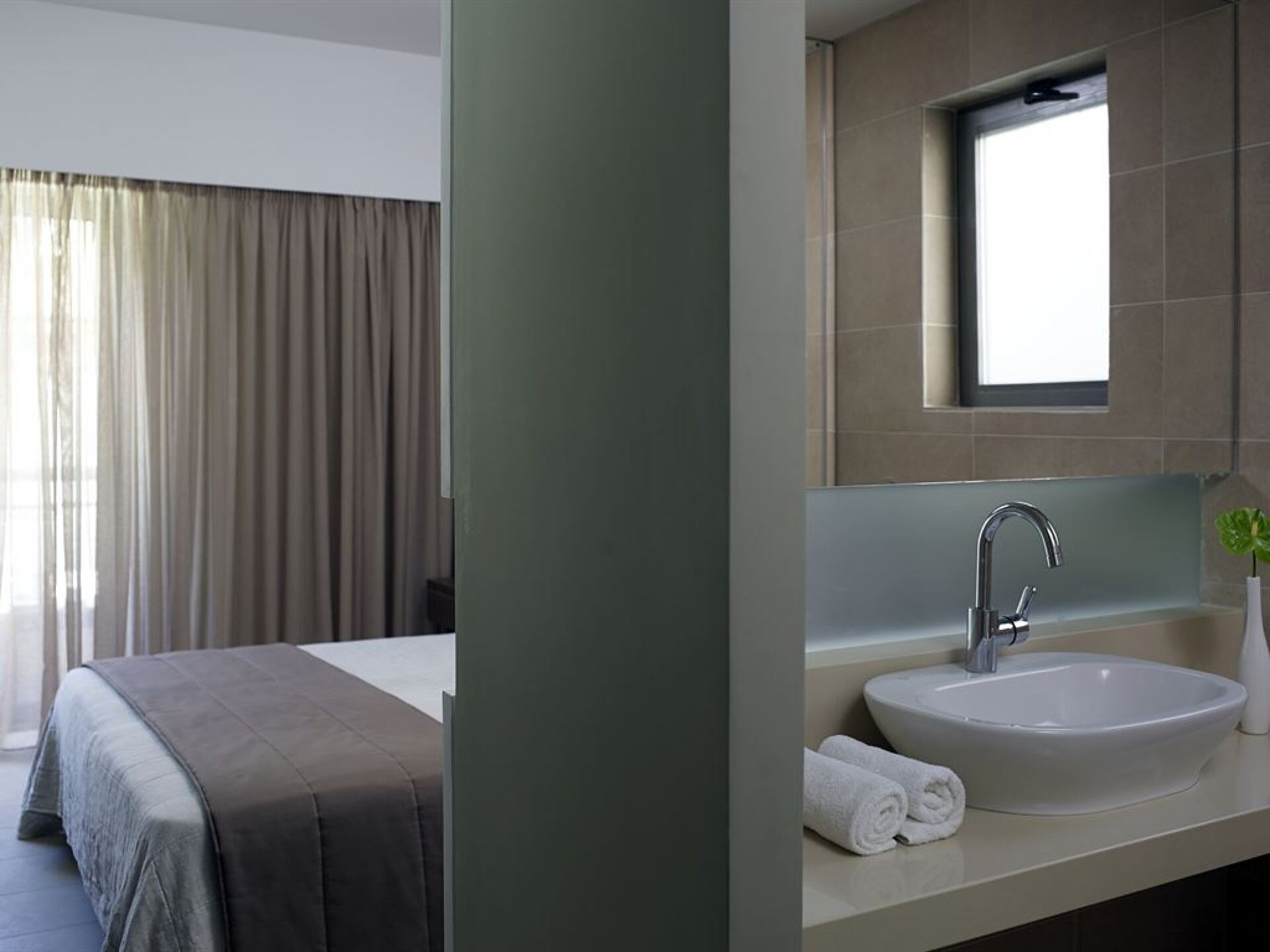 Angela Suites & Lobby 3* 6