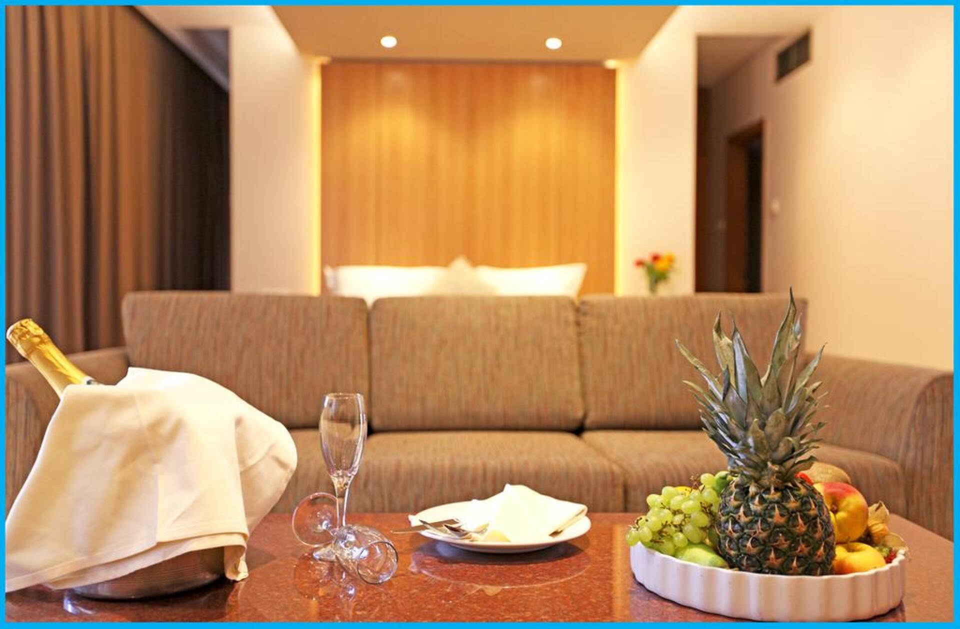 Poseidonia Beach 4* 9