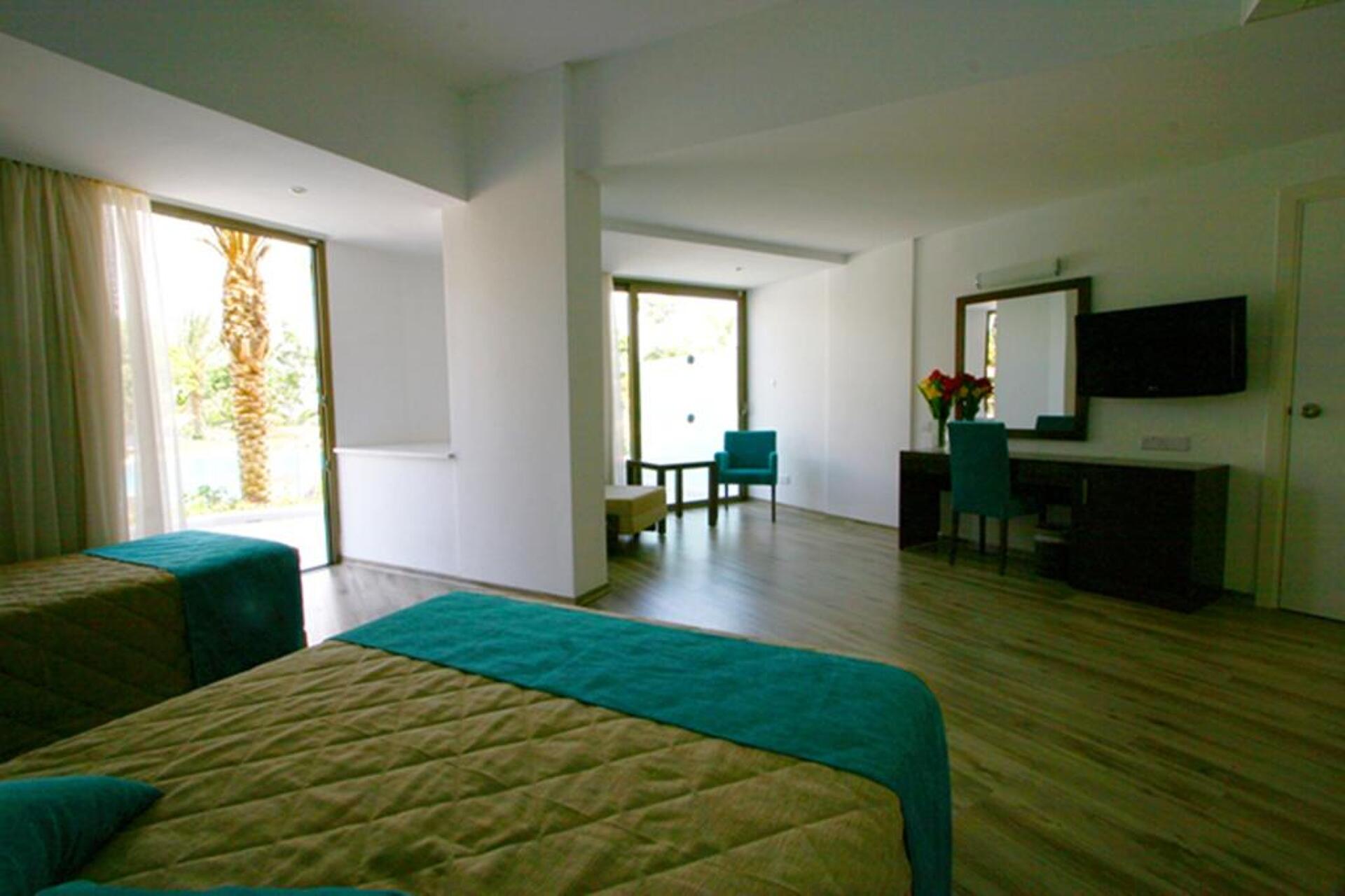 Crystal Springs Beach 4* 32