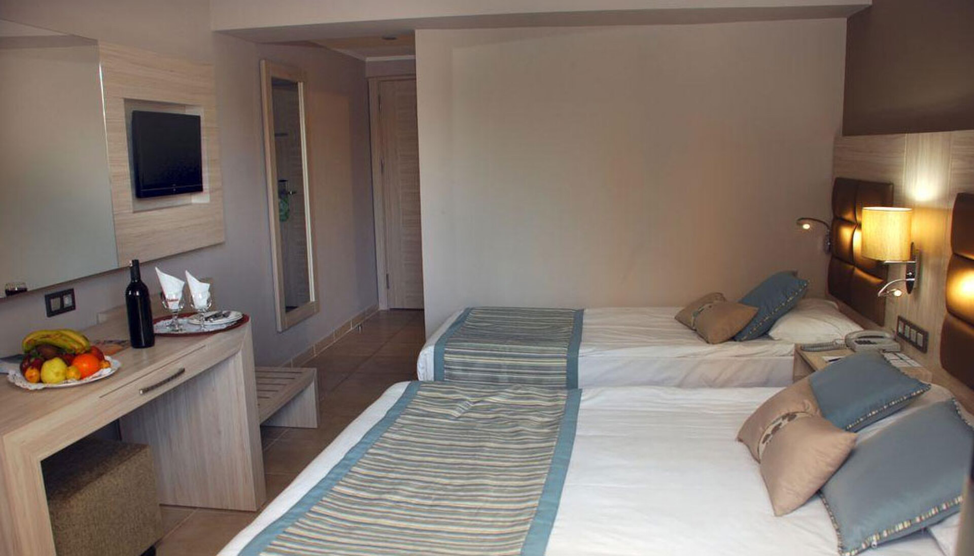 Palmeras Beach Hotel 8