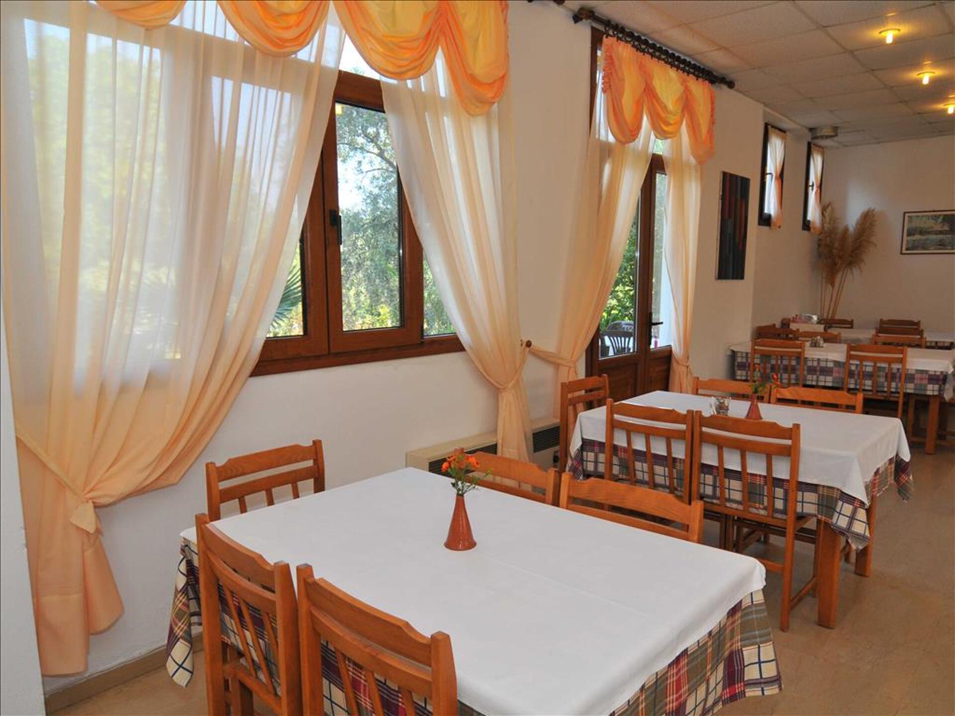Coral Hotel 2* 12