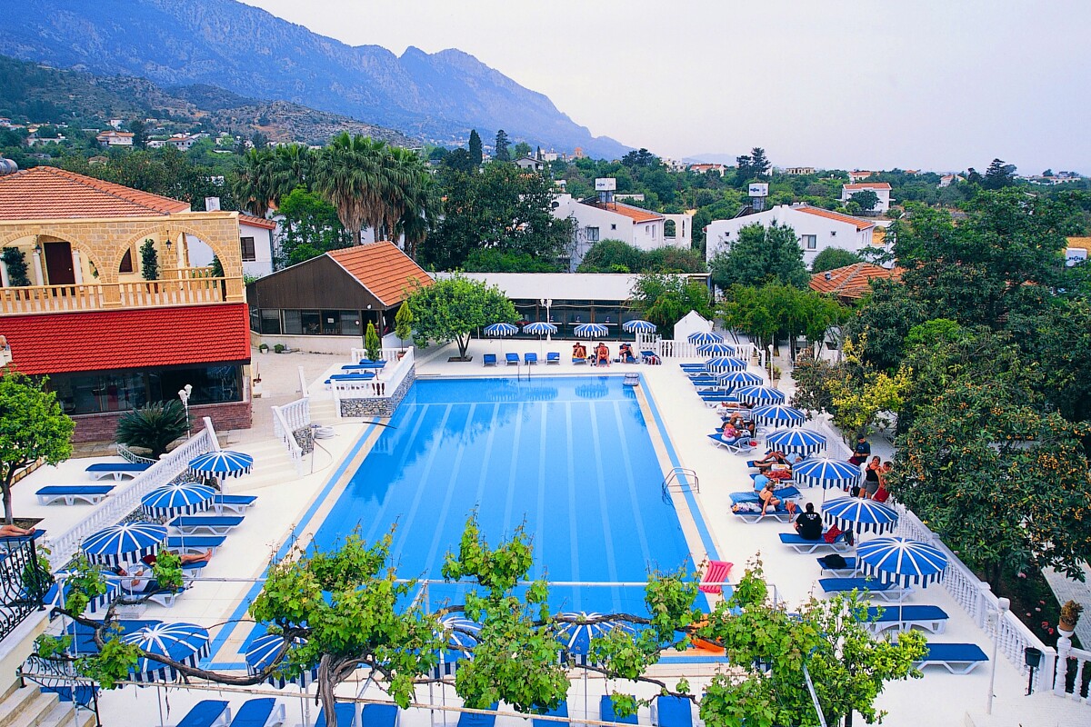 Riverside Garden Resort 4* 1