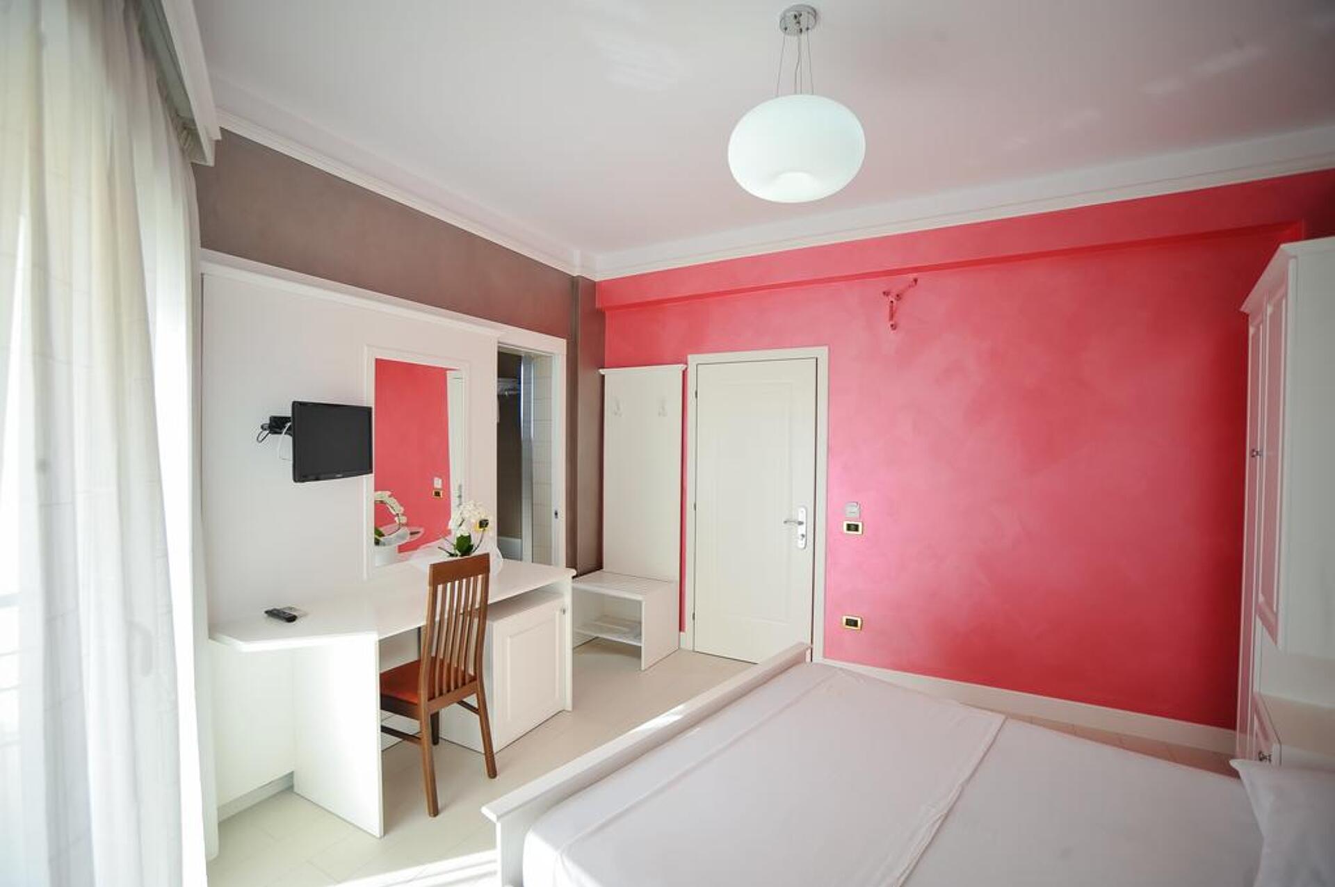 Iliria Internacional 4* 9