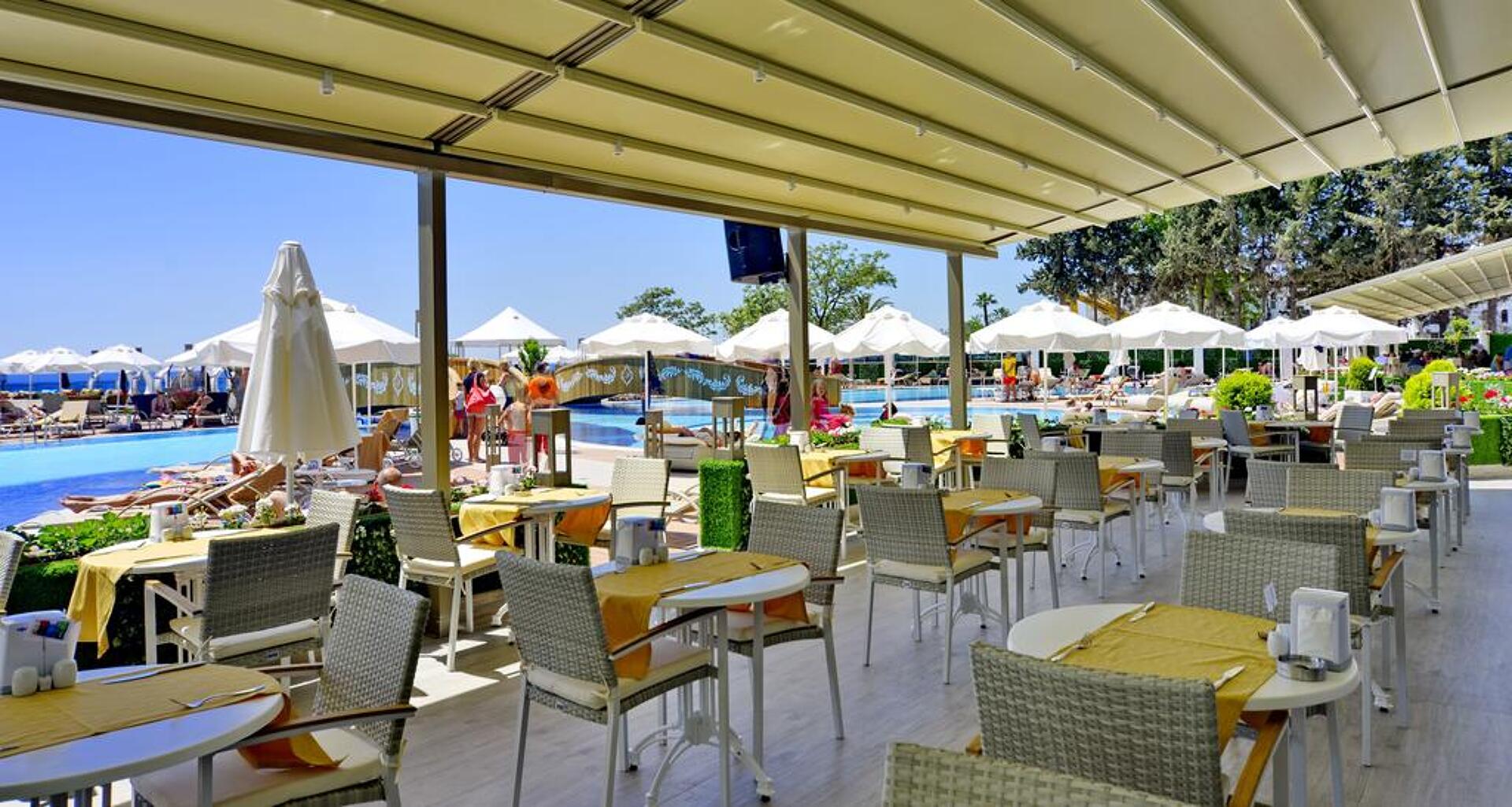 Azura Deluxe Resort & Spa 33