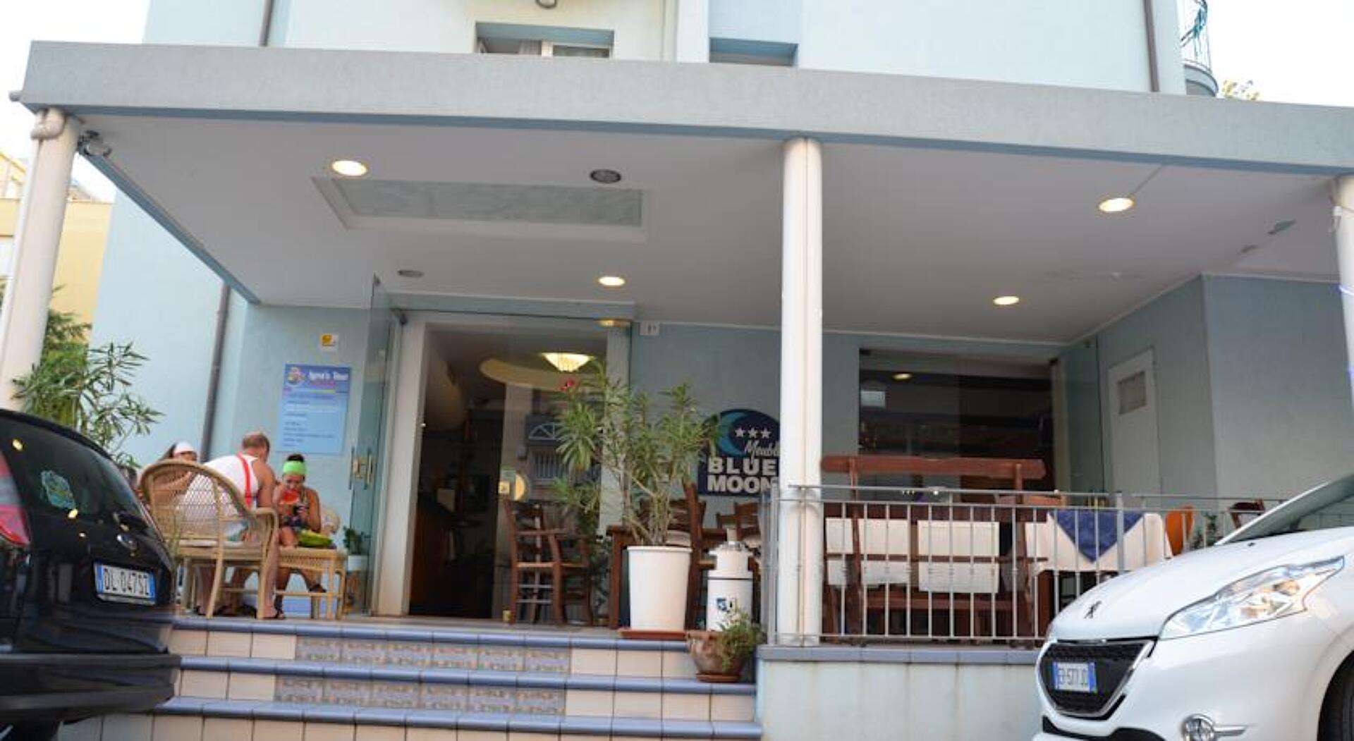 Blue Moon Hotel 3* 10