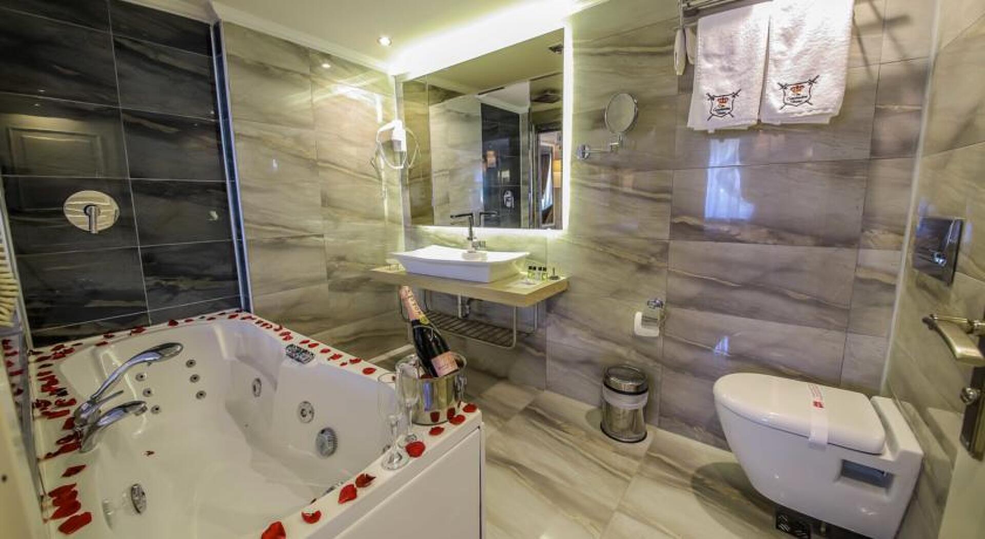 The Constantine Hotel 17