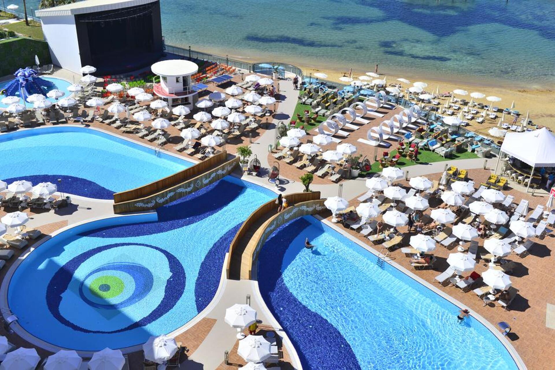 Azura Deluxe Resort & Spa 12