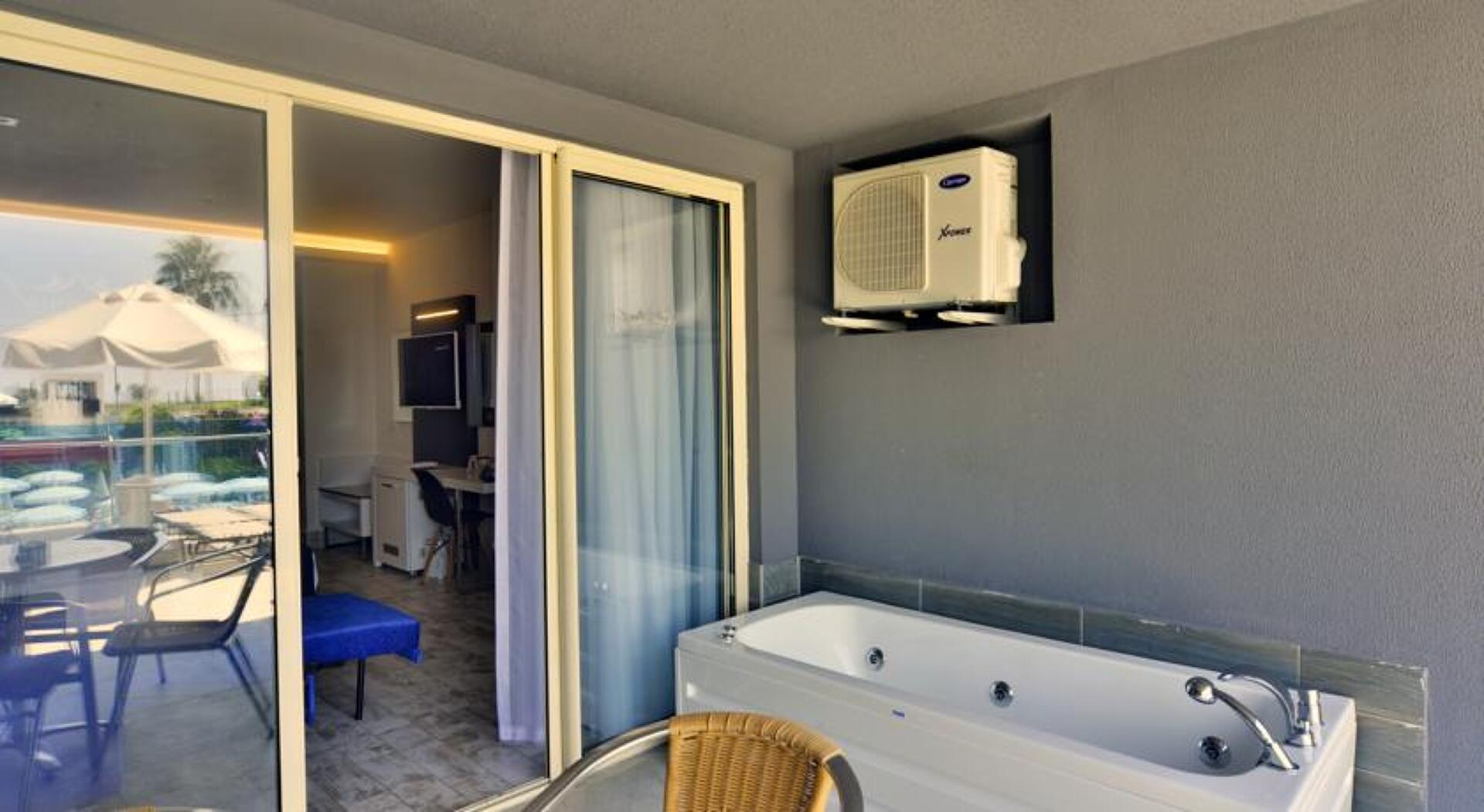 White City Beach 4* 4