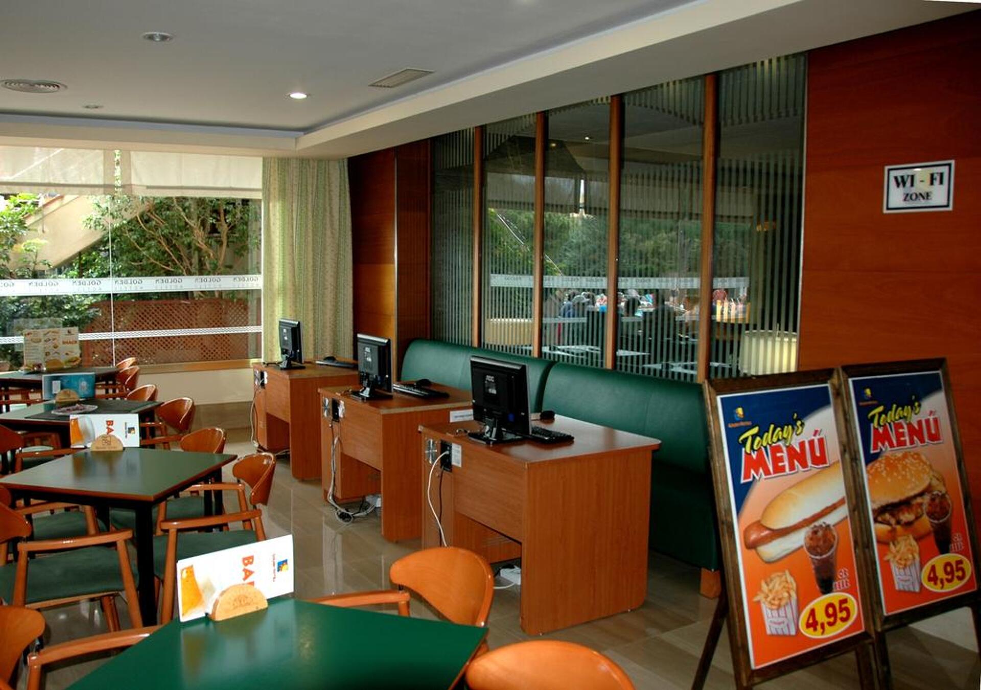 Golden Port Salou Hotel  4* 10