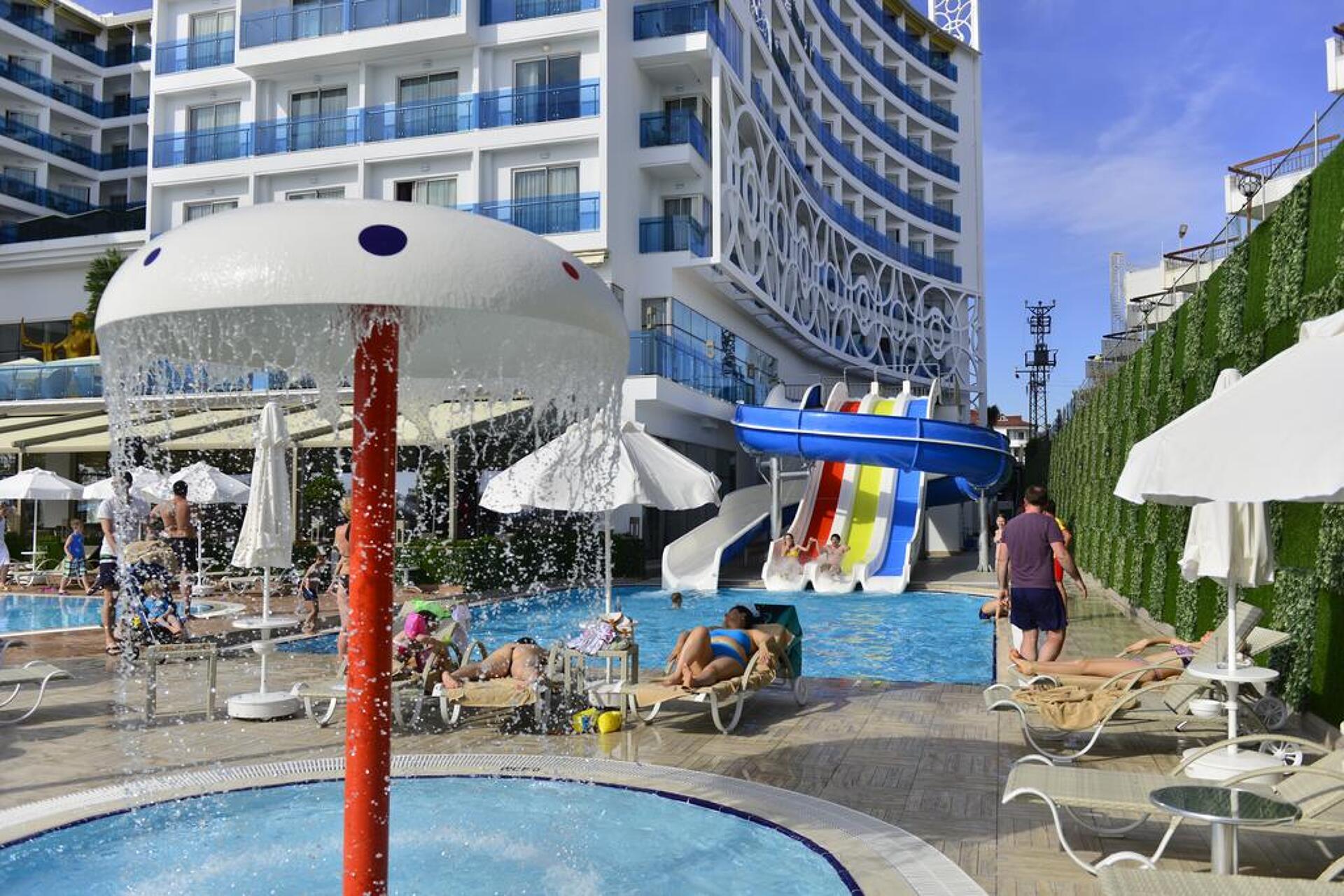 Azura Deluxe Resort & Spa 1