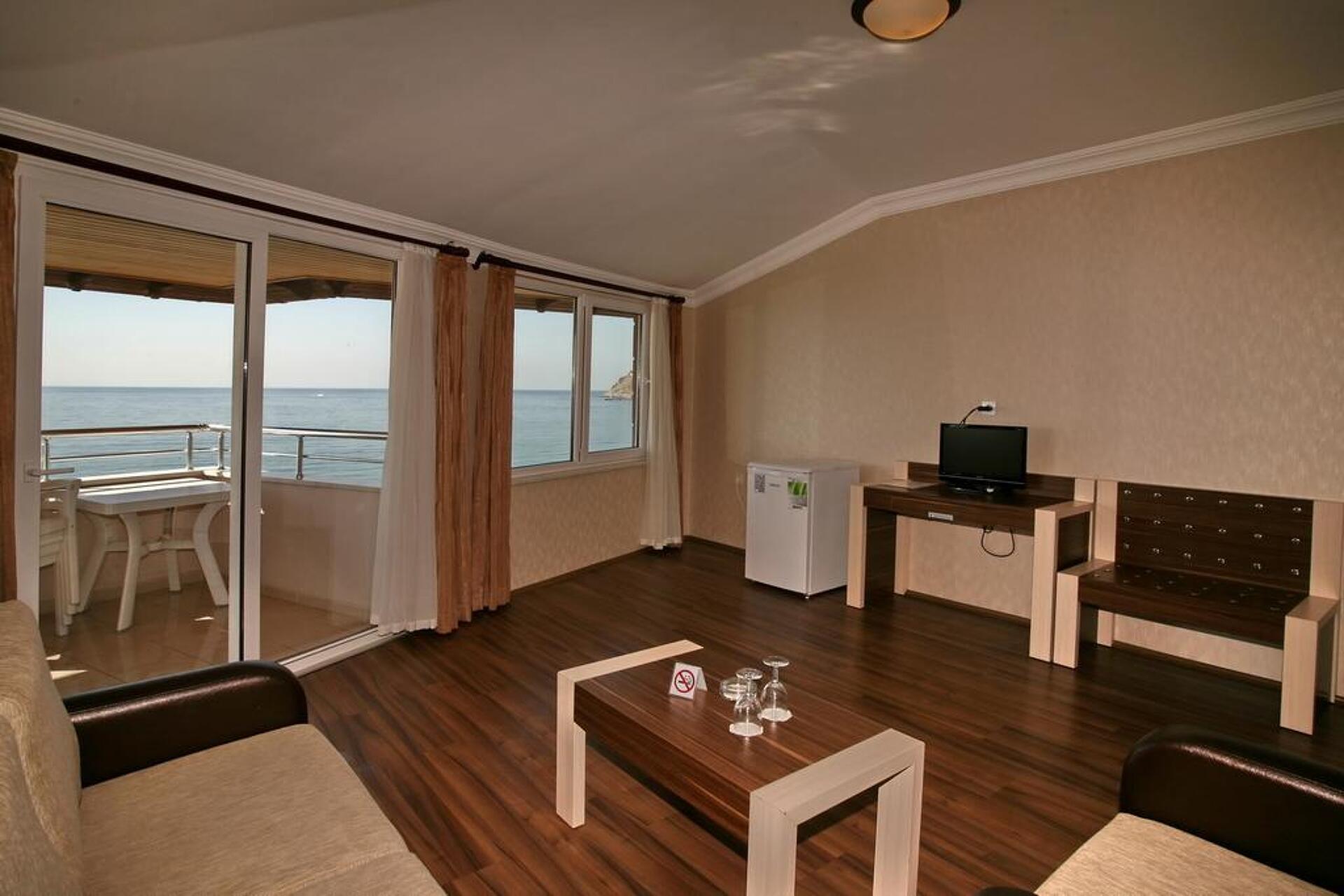 Hawaii Suite Beach 3* 4