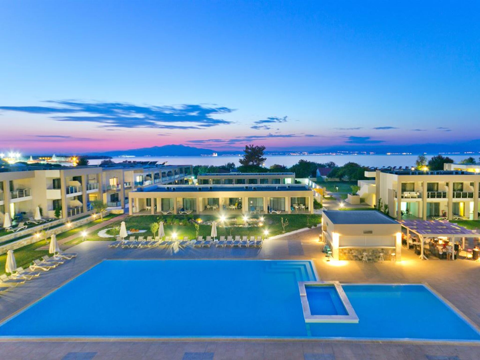 Alea Hotel & Suites 4* 0