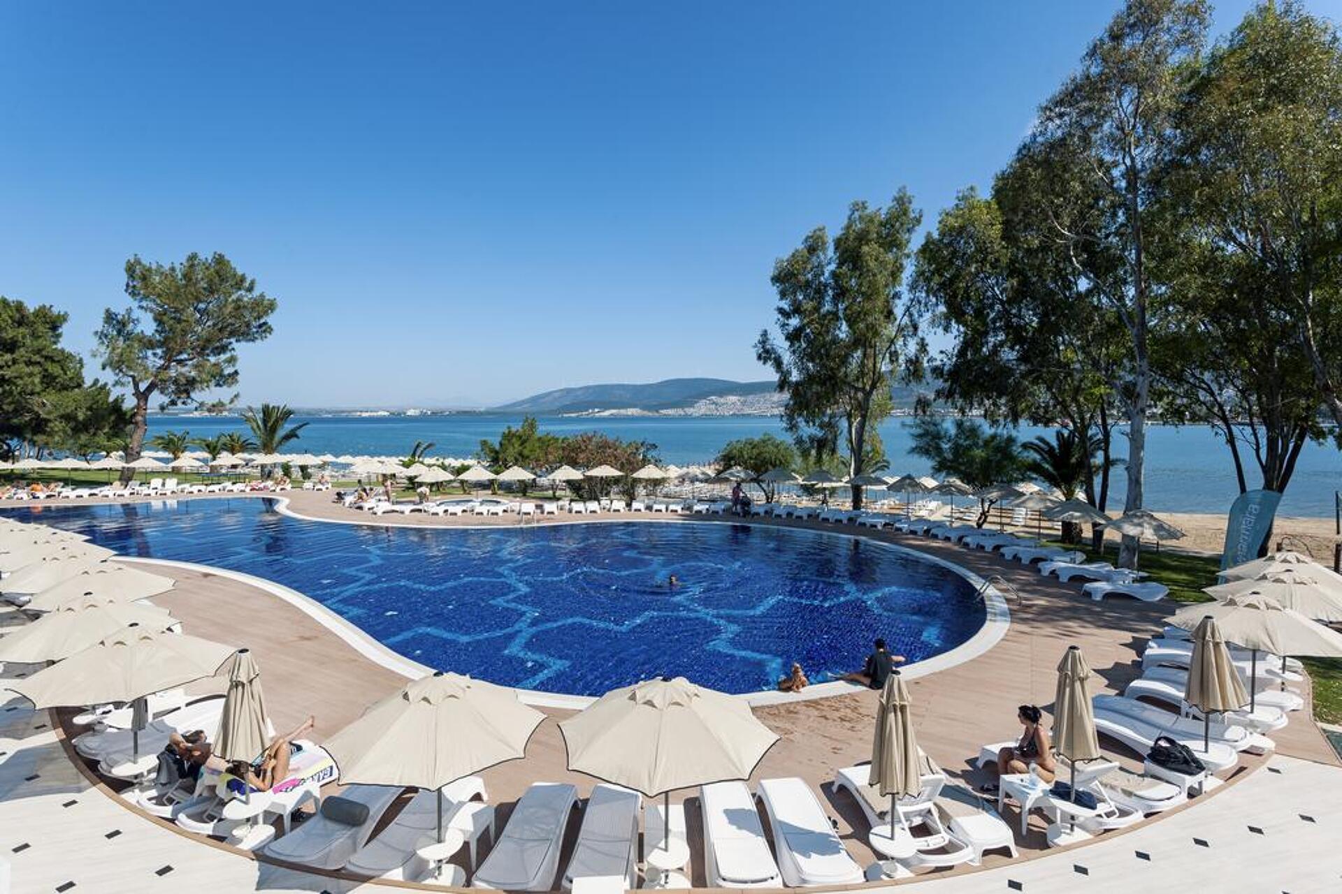 The Roxy Luxury Nature 10