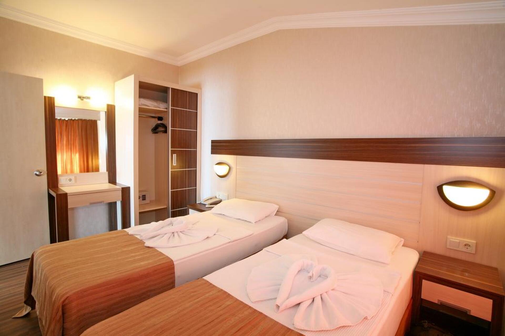 Hawaii Suite Beach 3* 7
