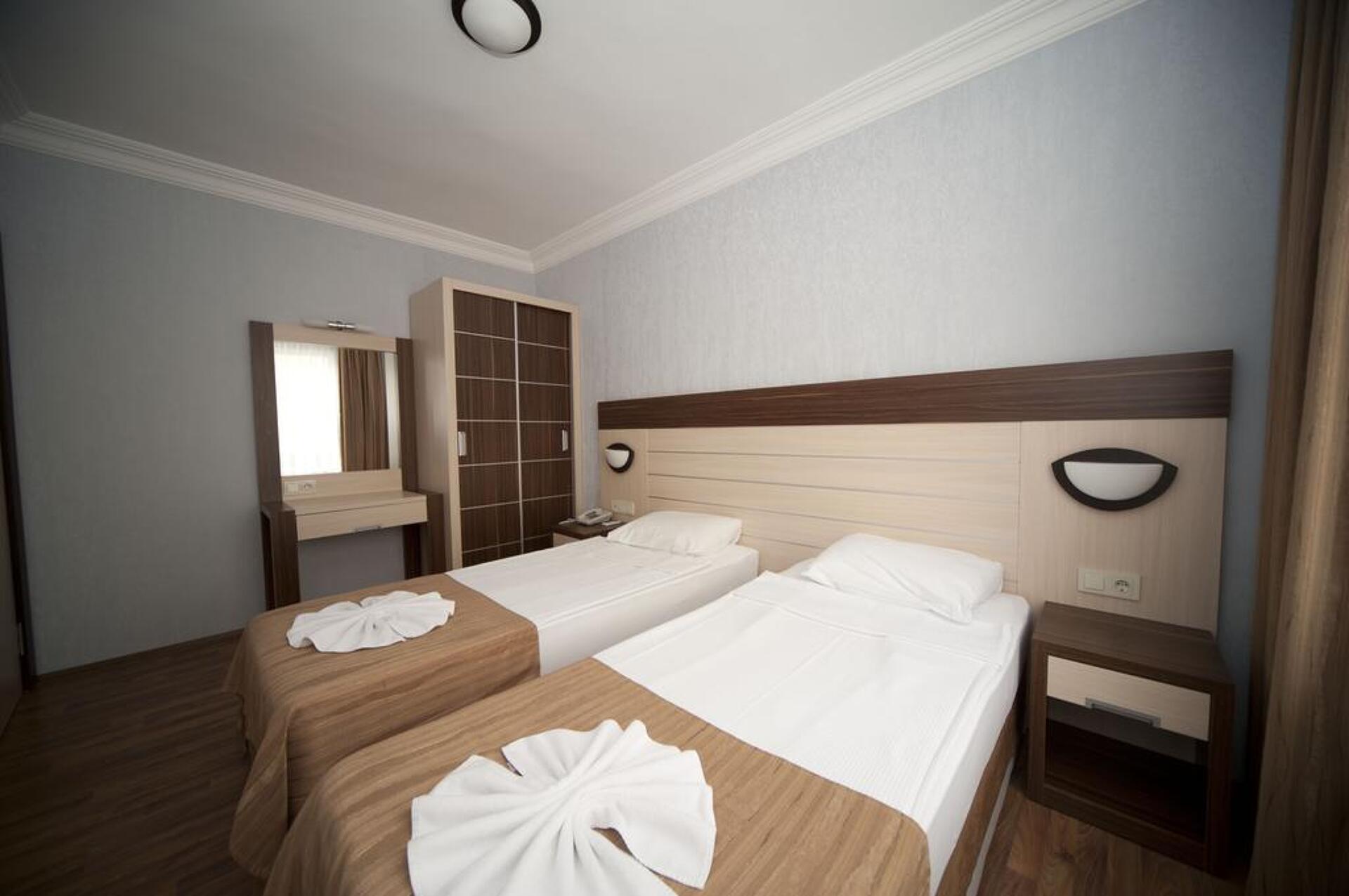 Hawaii Suite Beach 3* 6