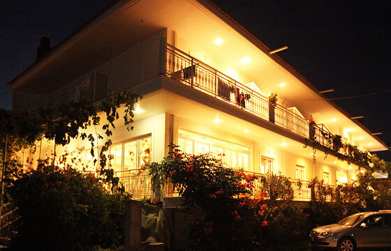 Fourkos Hotel