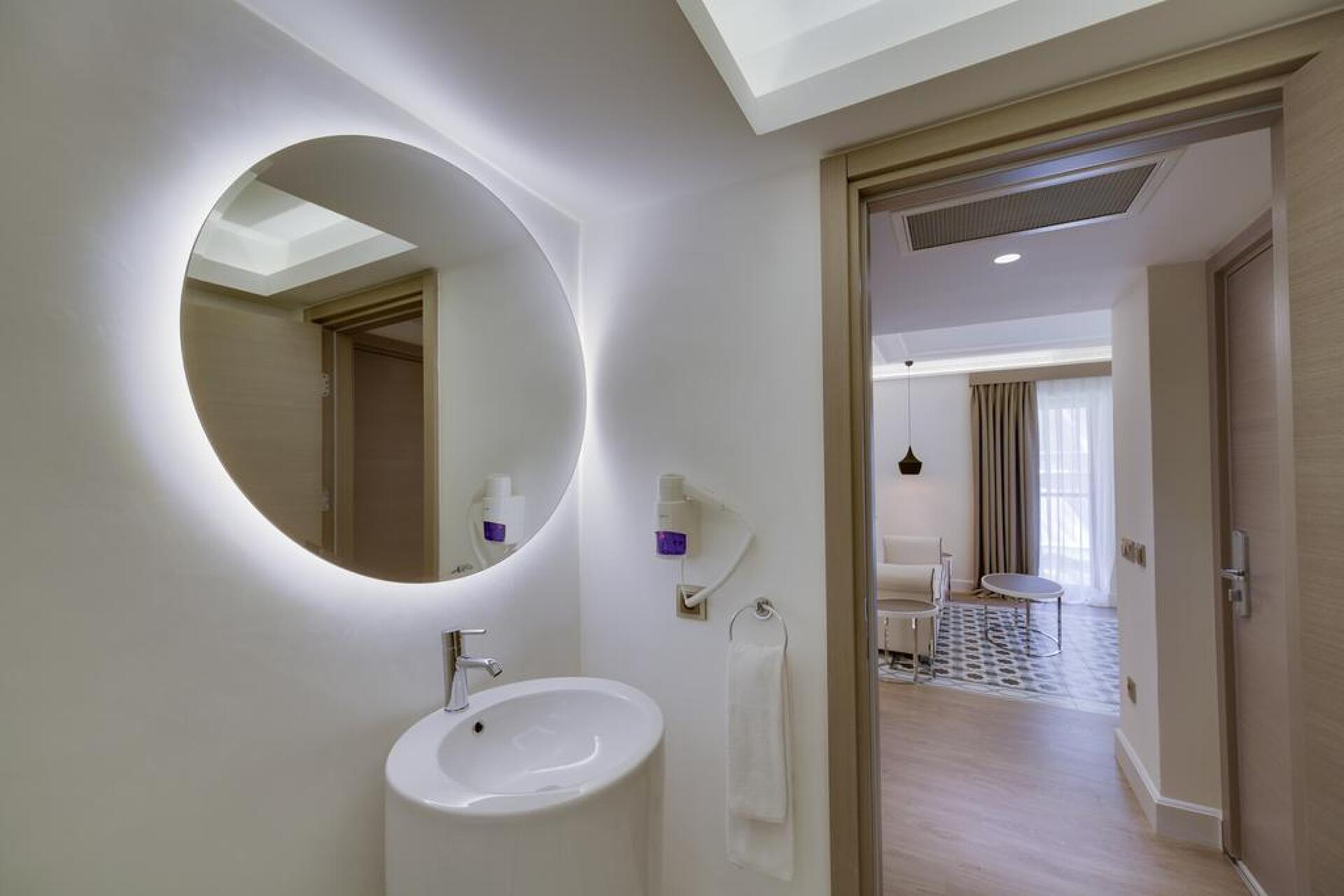 The Roxy Luxury Nature 23