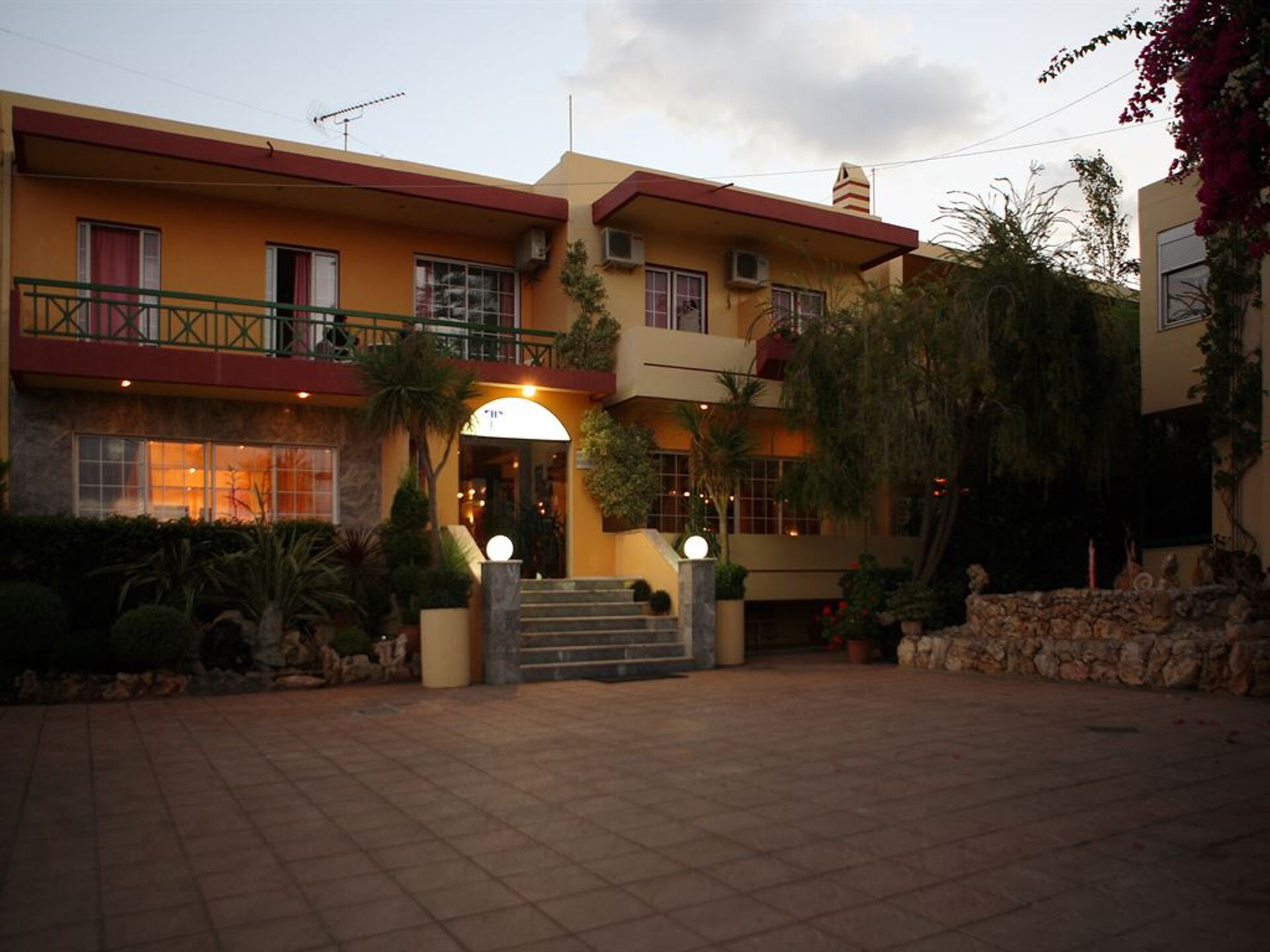 Pantheon Hotel 3* 8