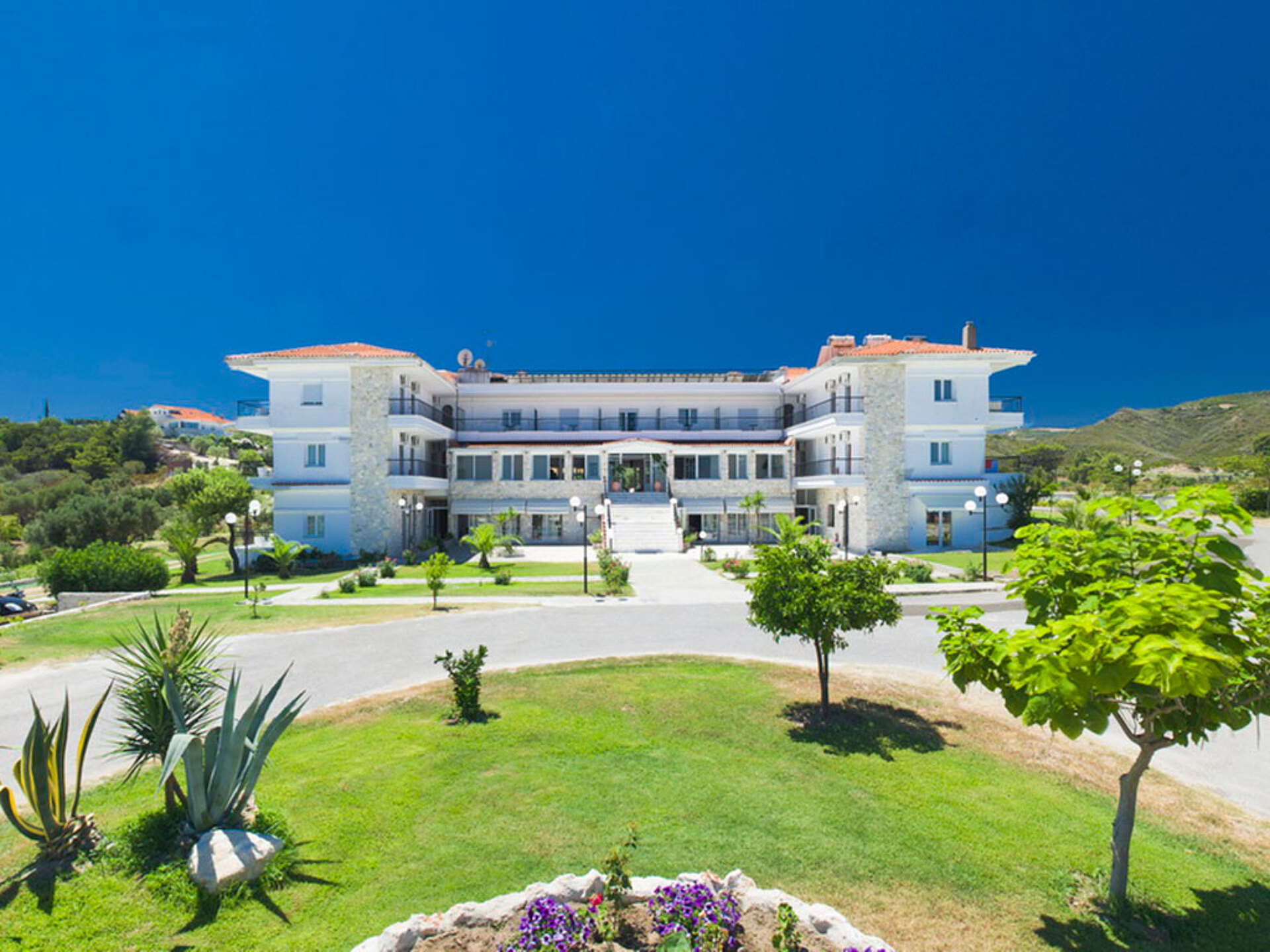 Hilltop Hotel 3* 2