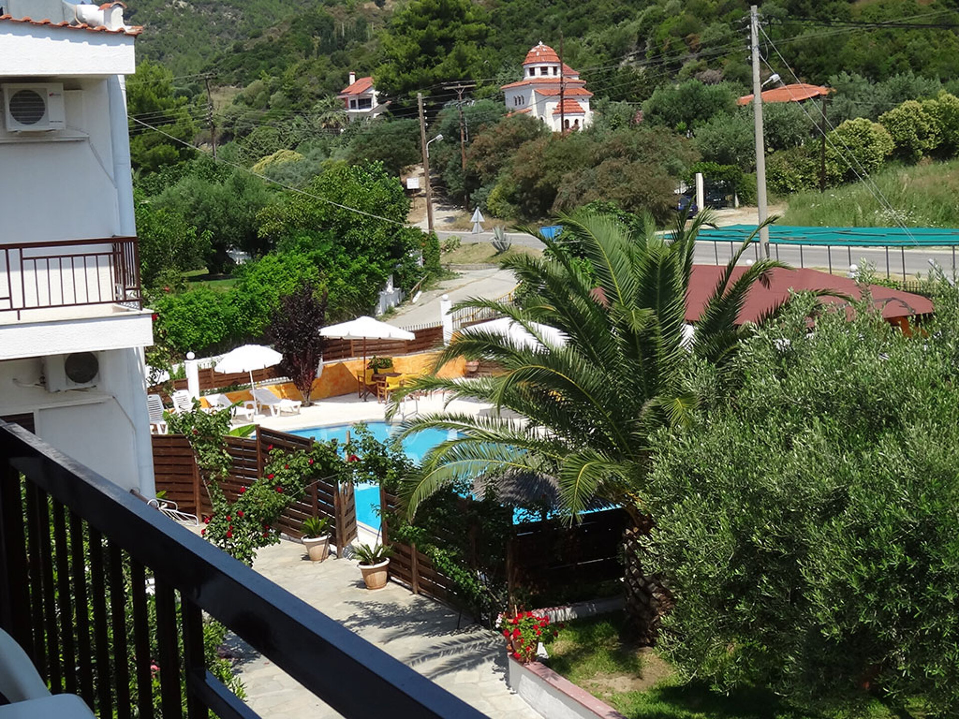 Leonidas Apartments 3