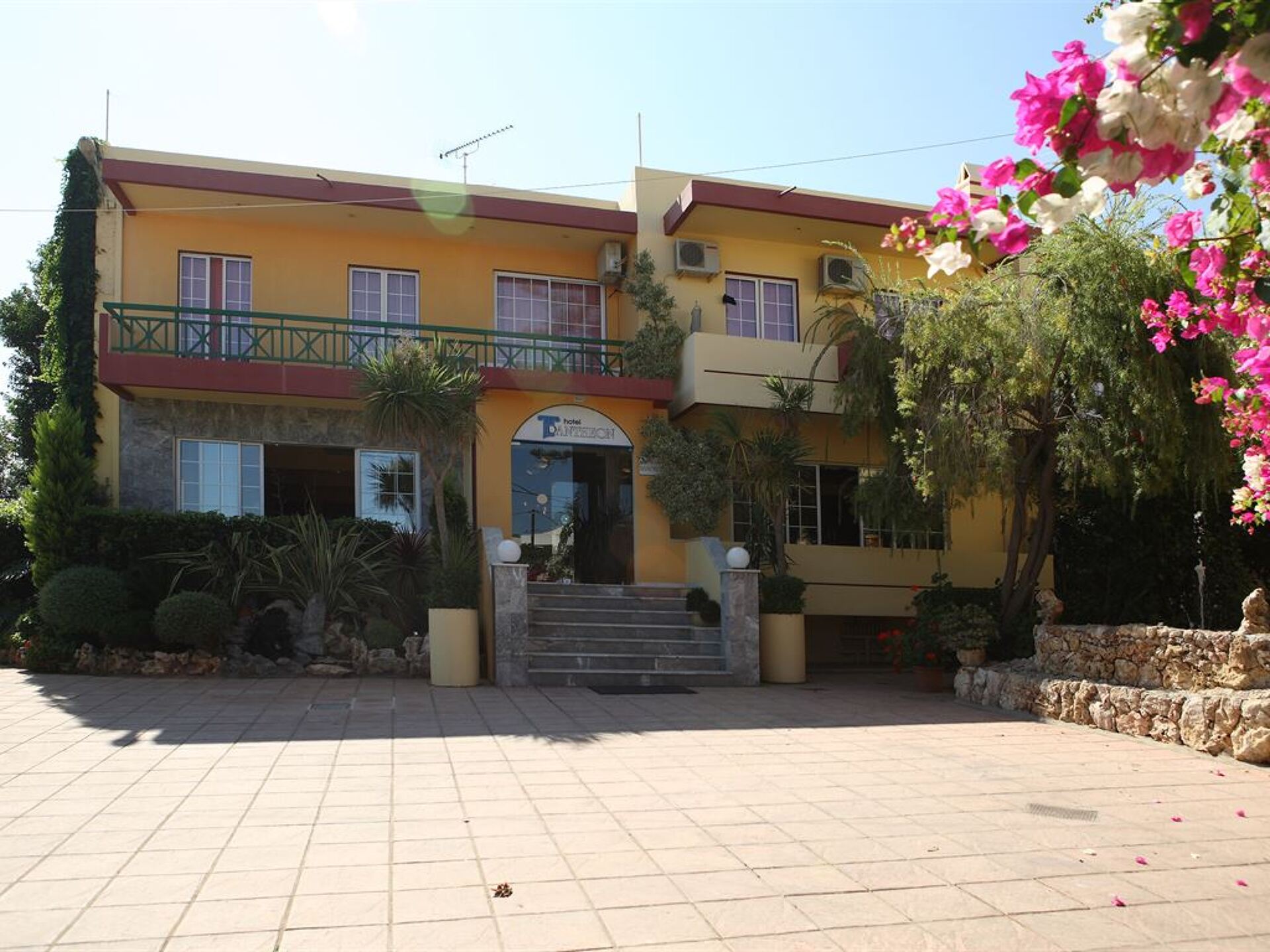 Pantheon Hotel 3* 9