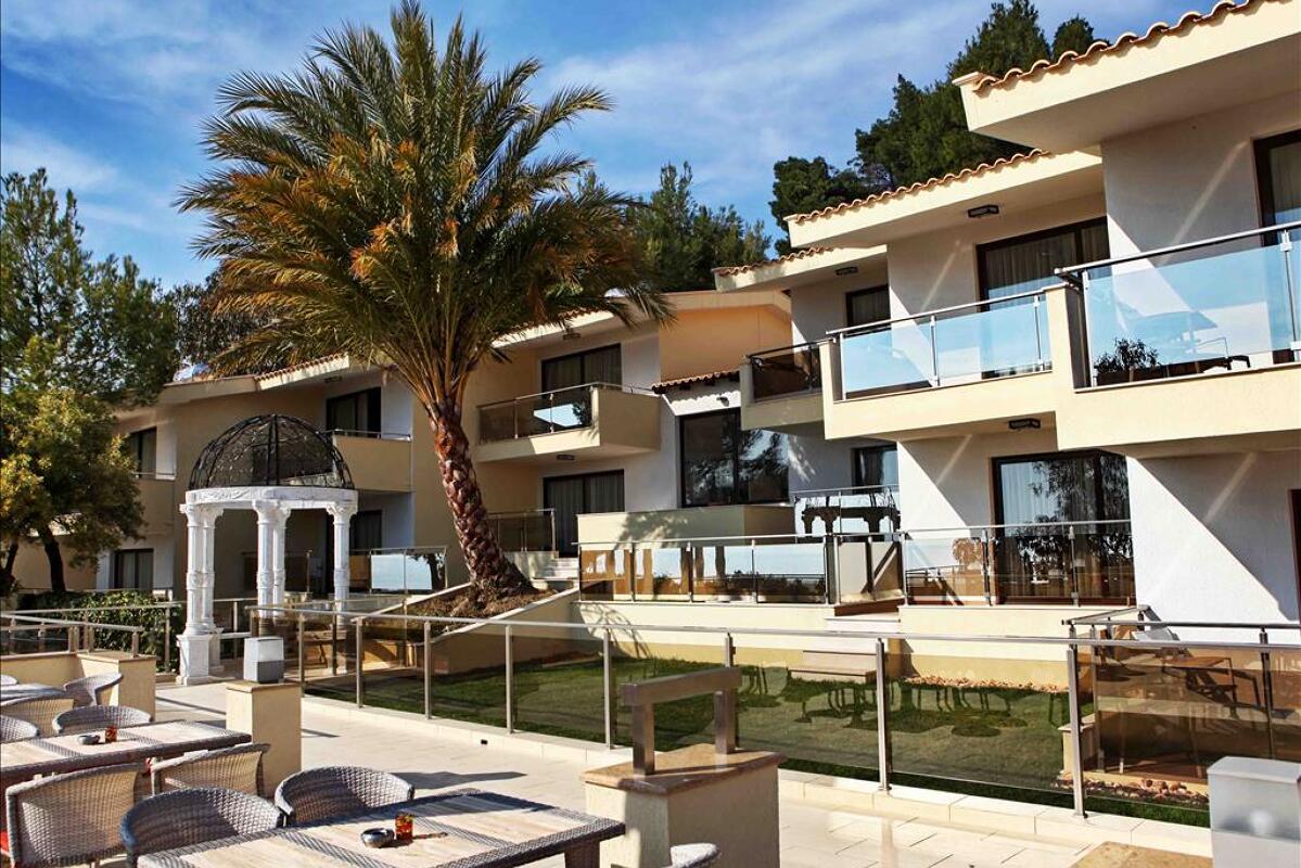 Cronwell Rahoni Park Hotel 5* 0