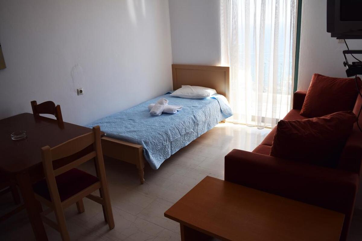 Iro Hotel 2* 3