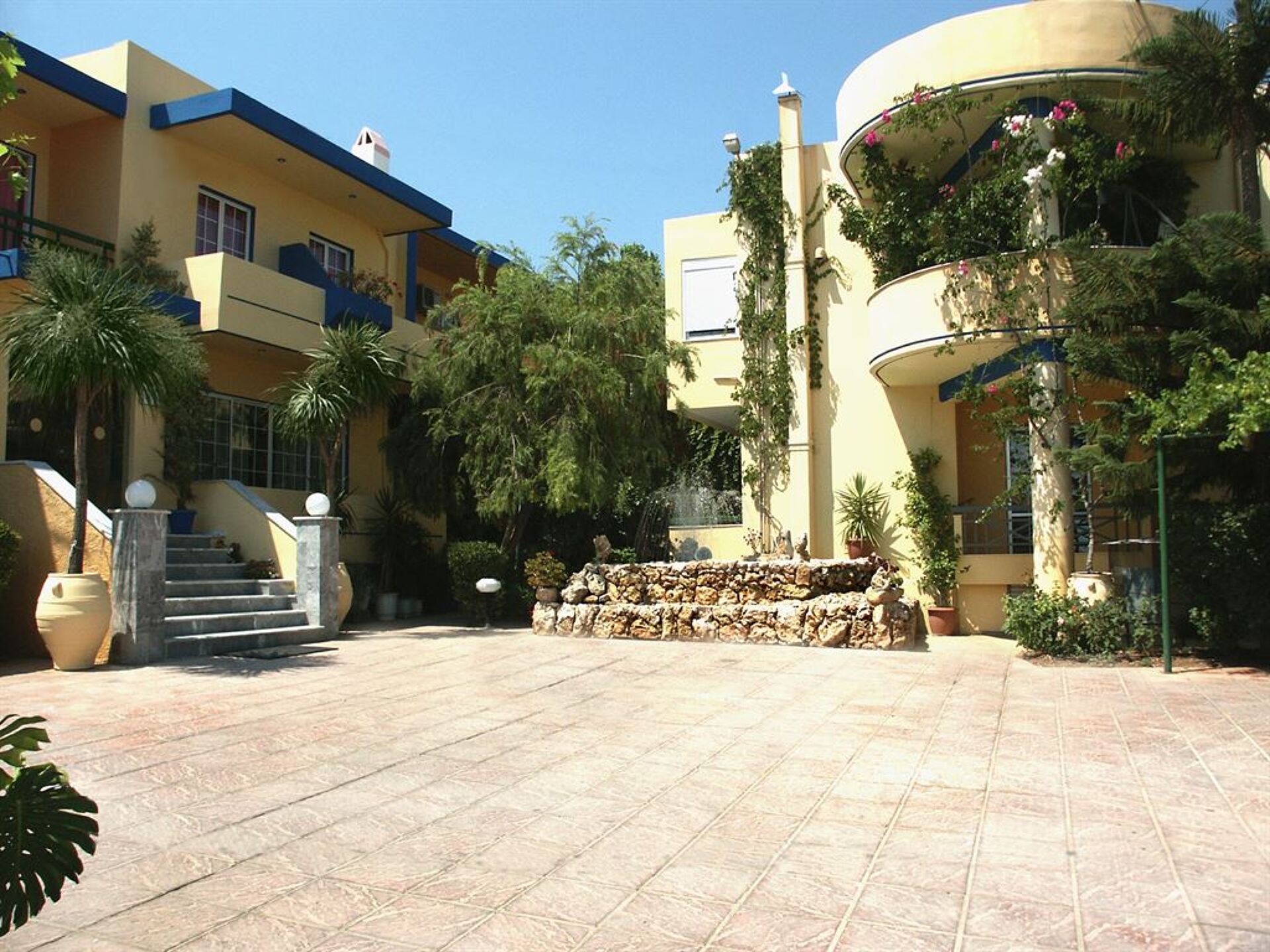 Pantheon Hotel 3* 7
